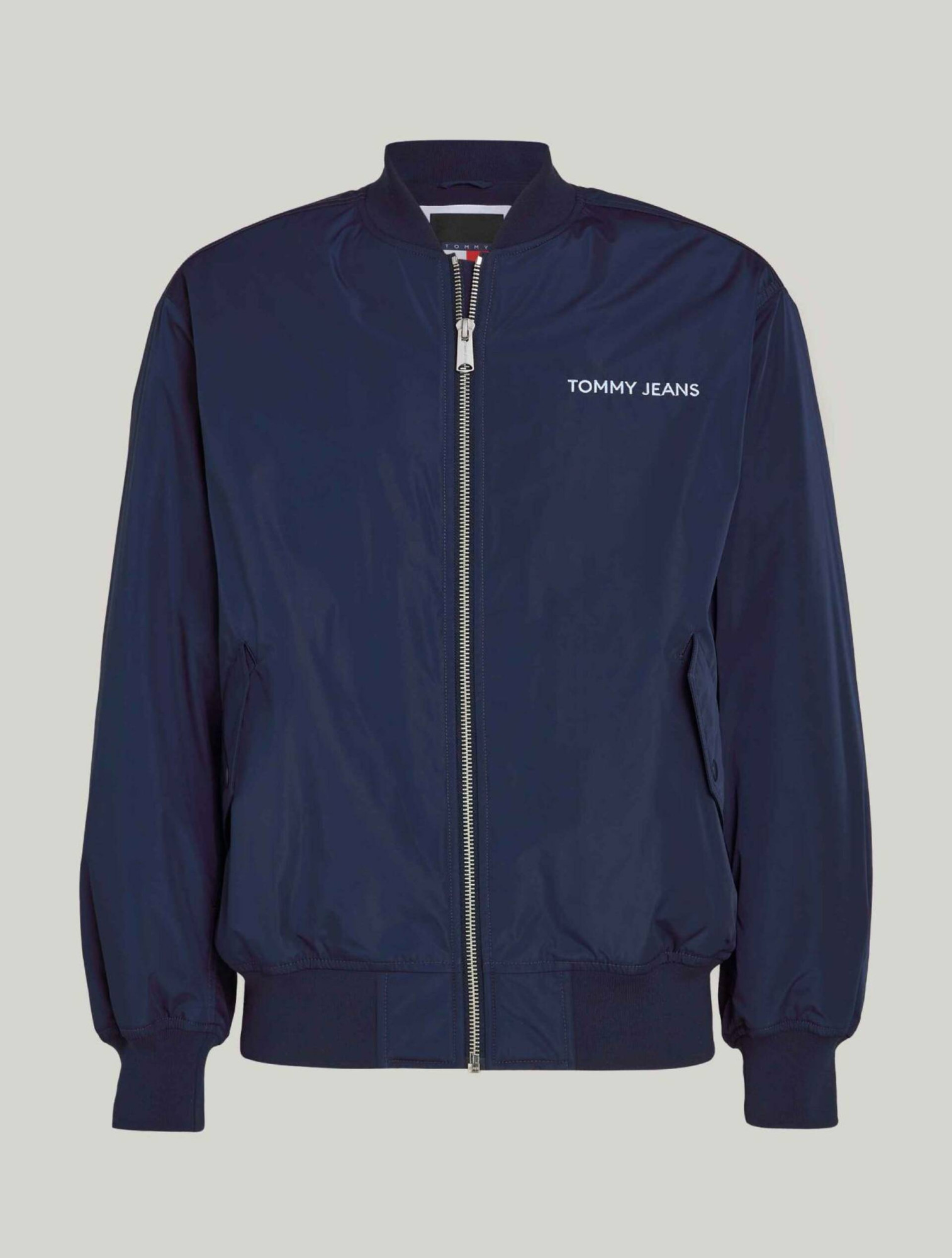 detail Tommy Jeans pánský tmavě modrý bomber