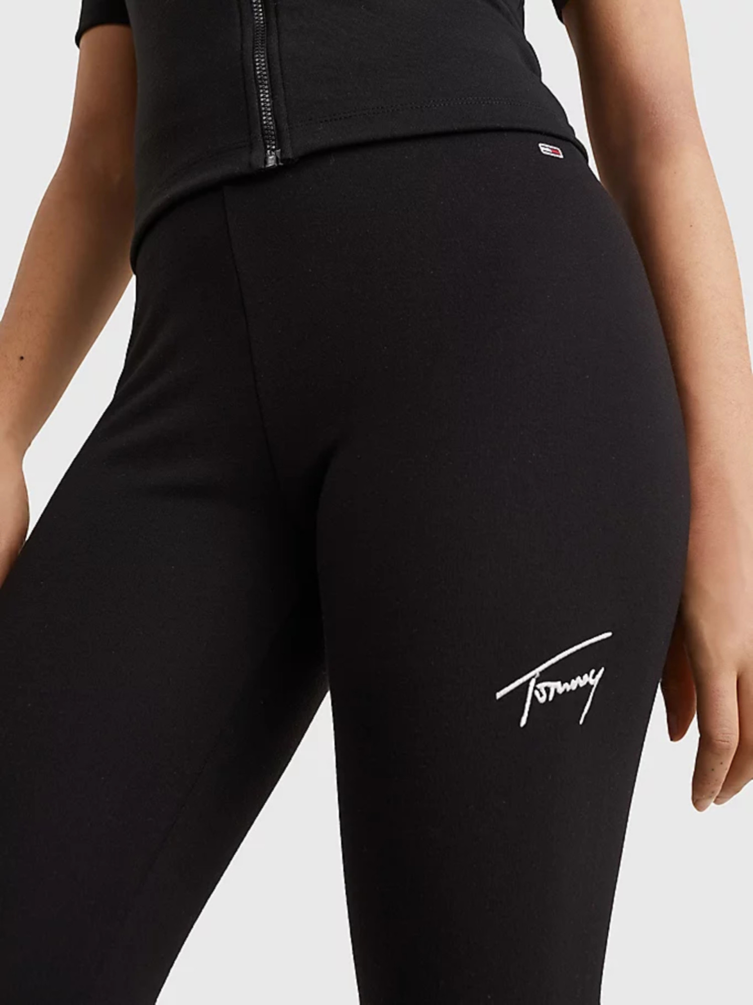 detail Tommy Jeans dámské černé legíny SIGNATURE
