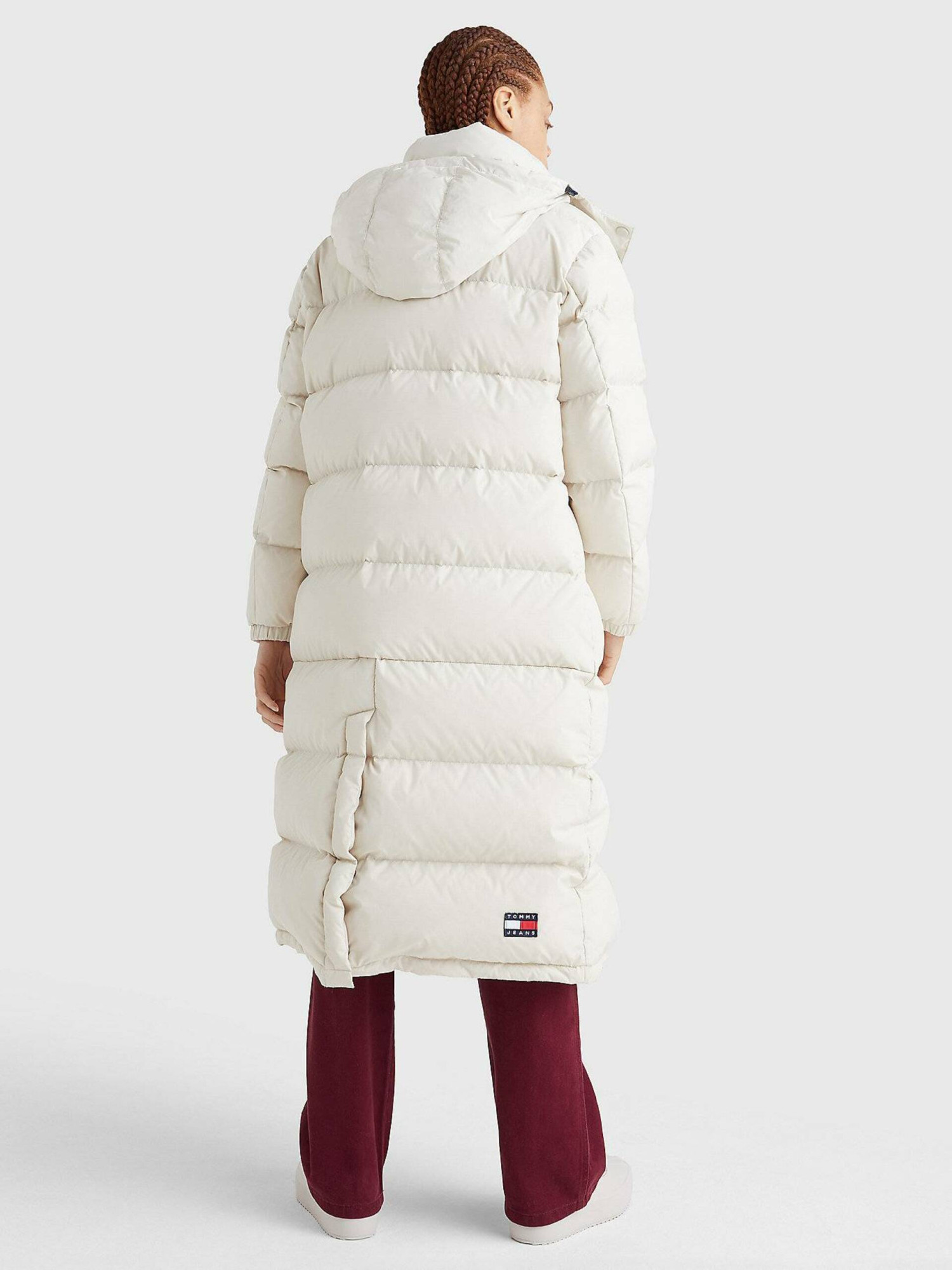 detail Tommy Jeans dámský béžový zimní kabát