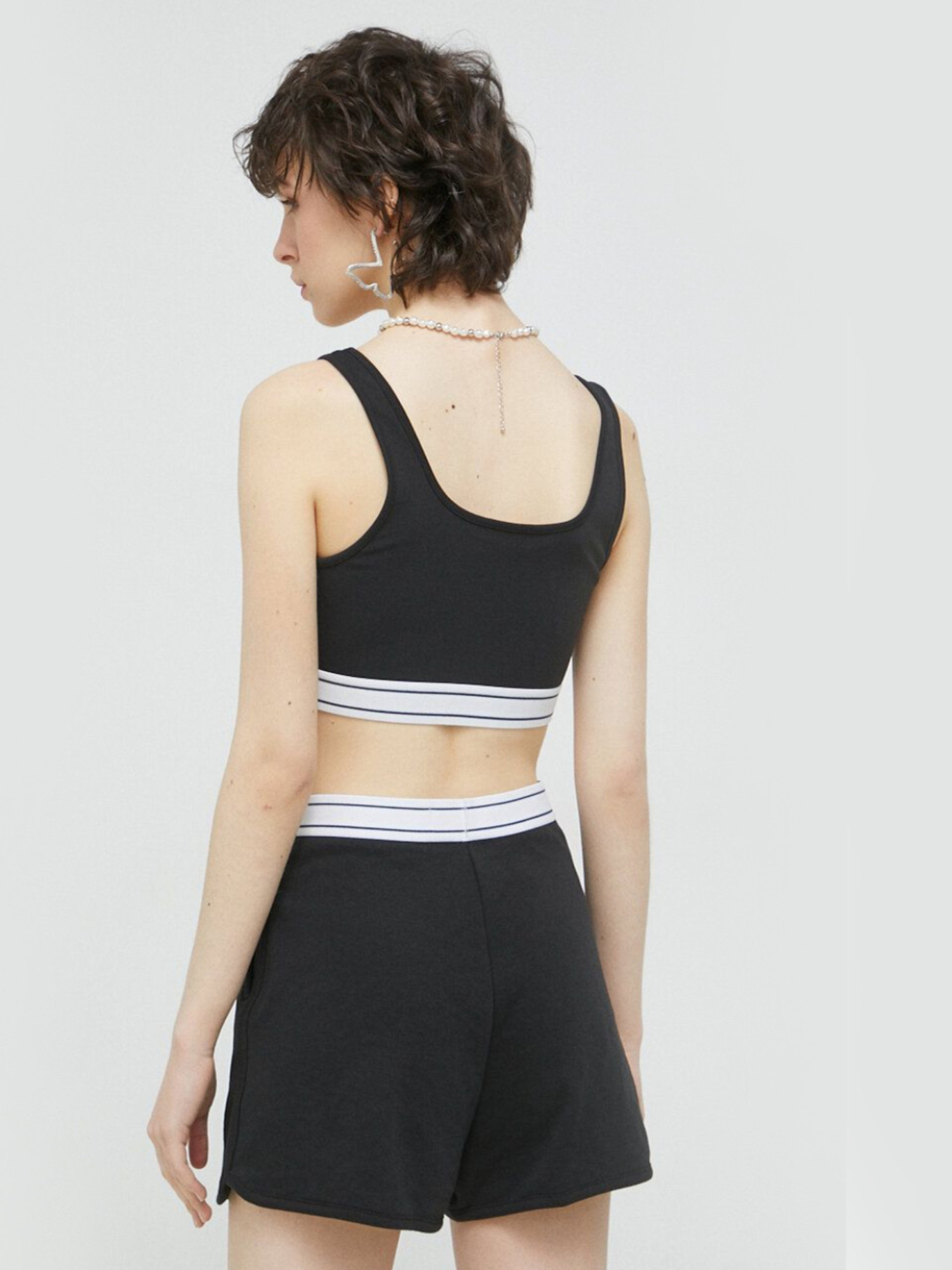 detail Tommy Jeans dámské černé šortky