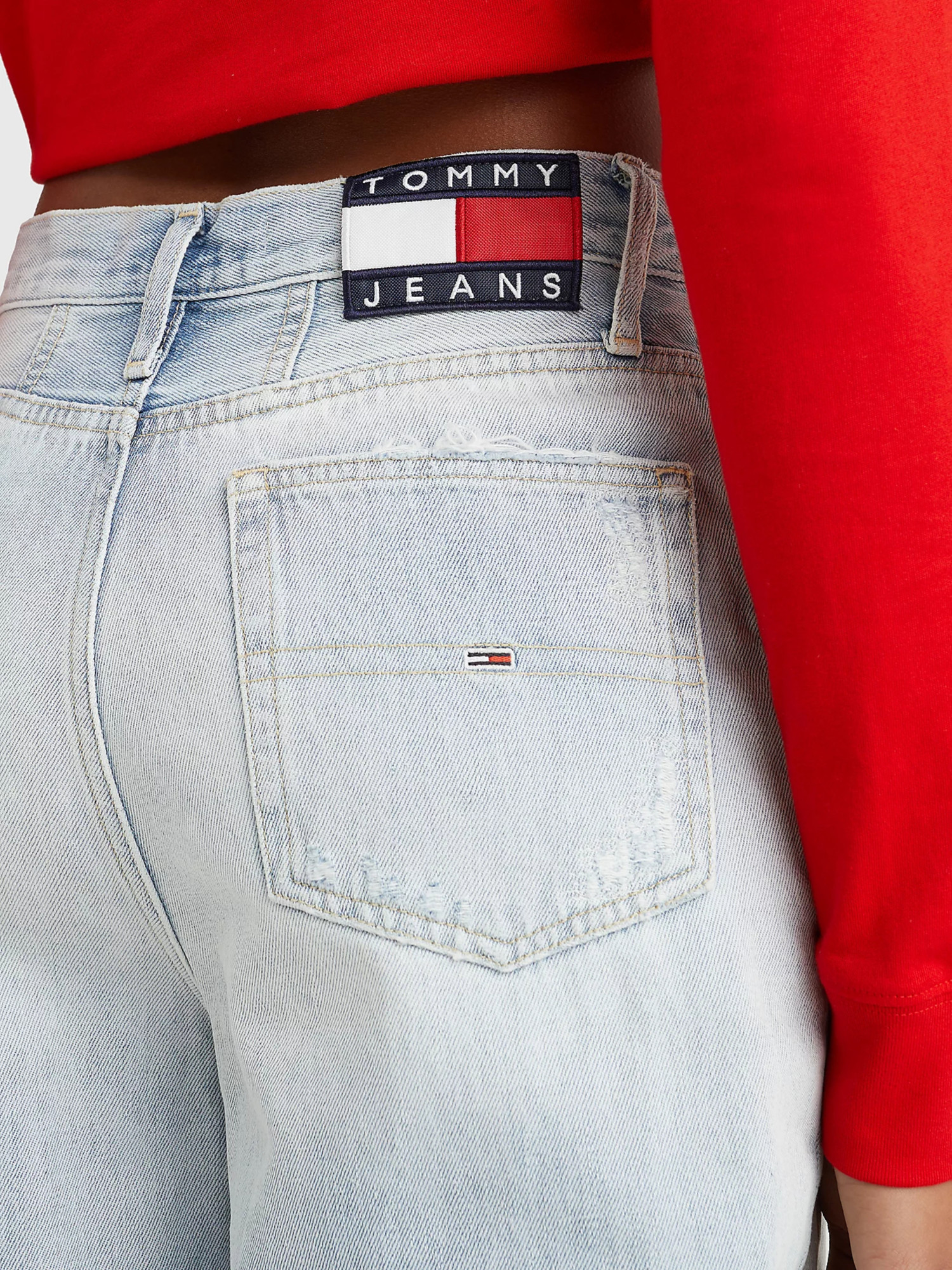 detail Tommy Jeans dámské světle modré džíny