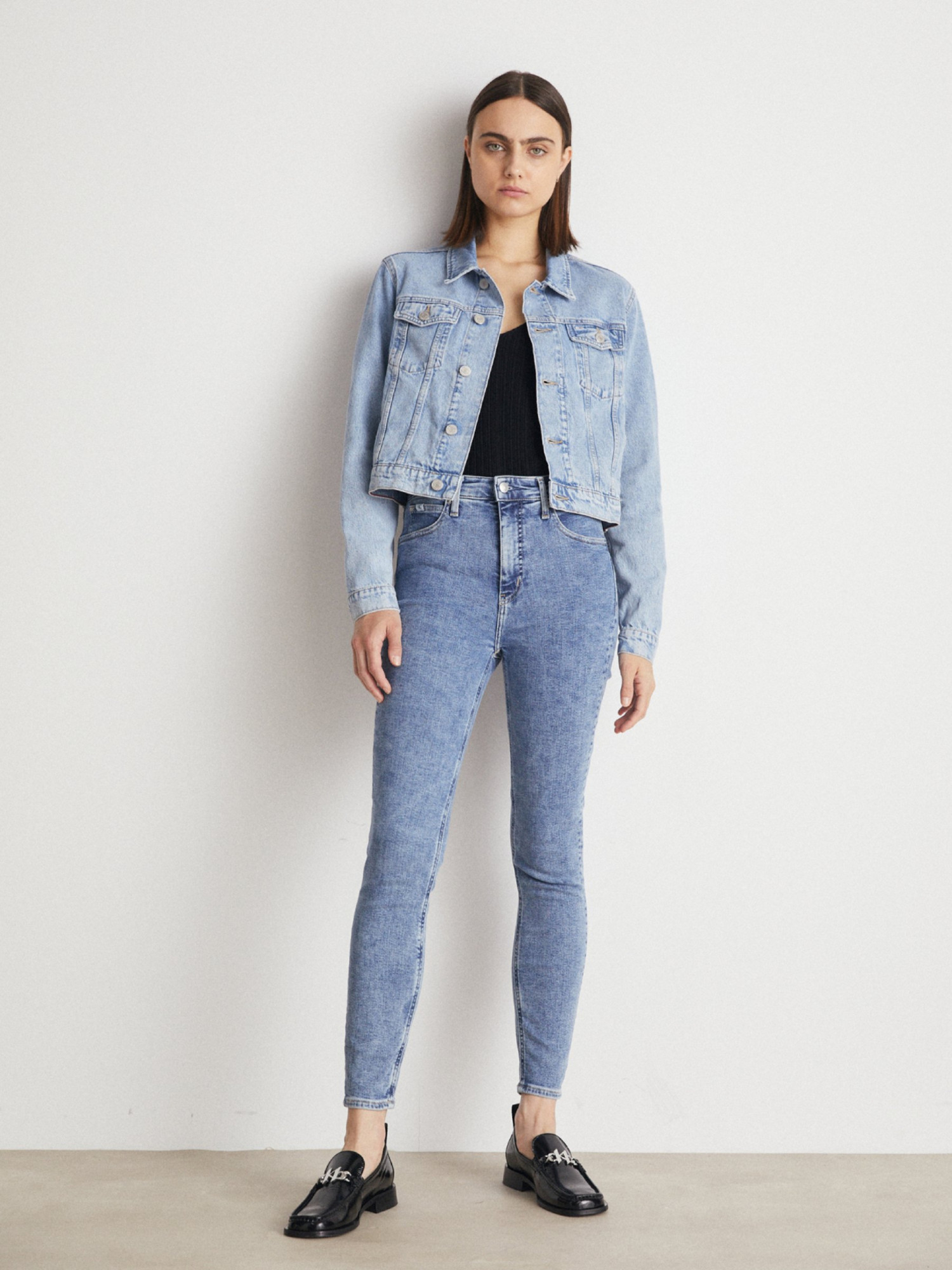detail Tommy Jeans dámská světle modrá džínová bunda