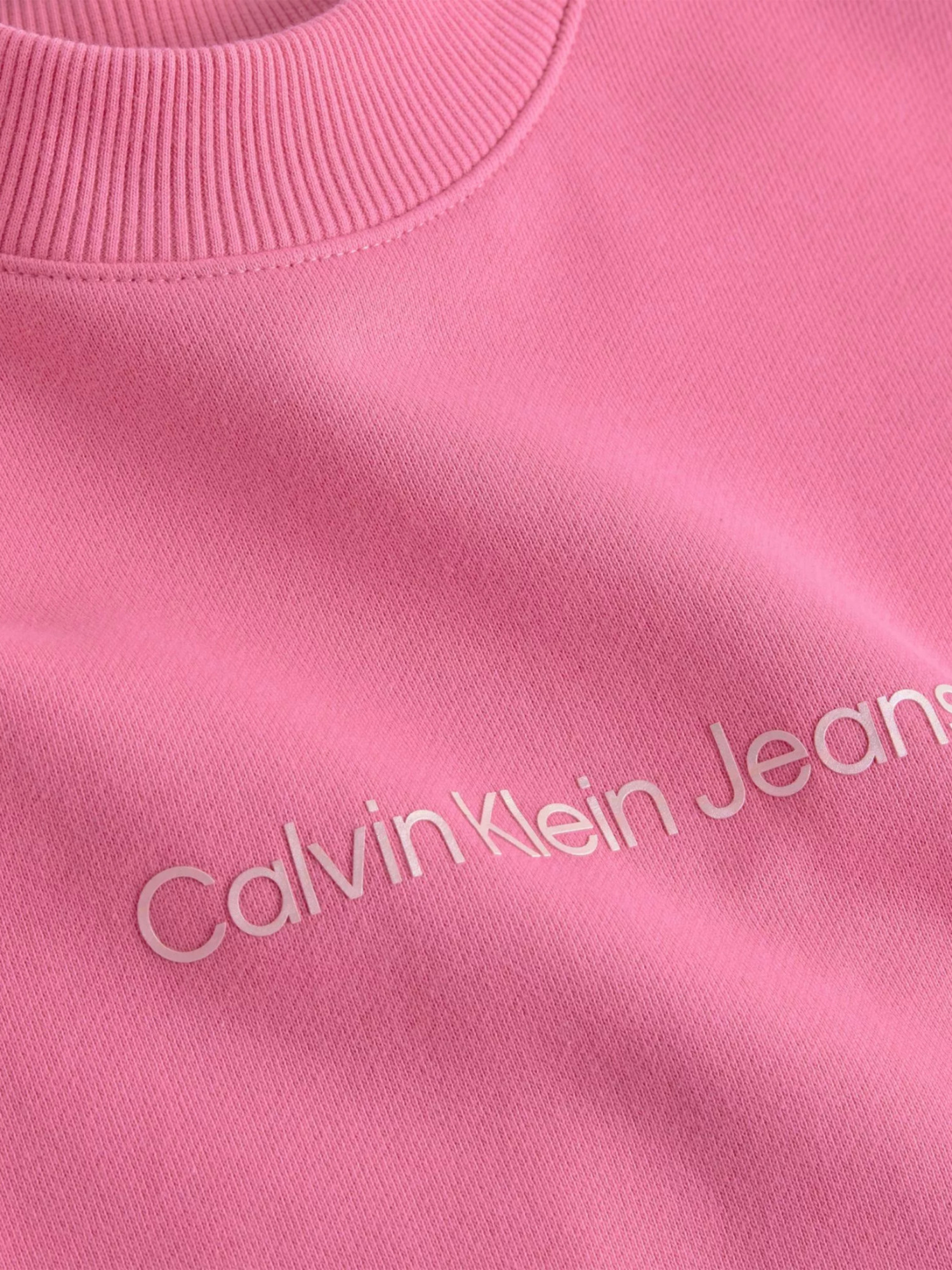 detail Calvin Klein dámské růžové šaty