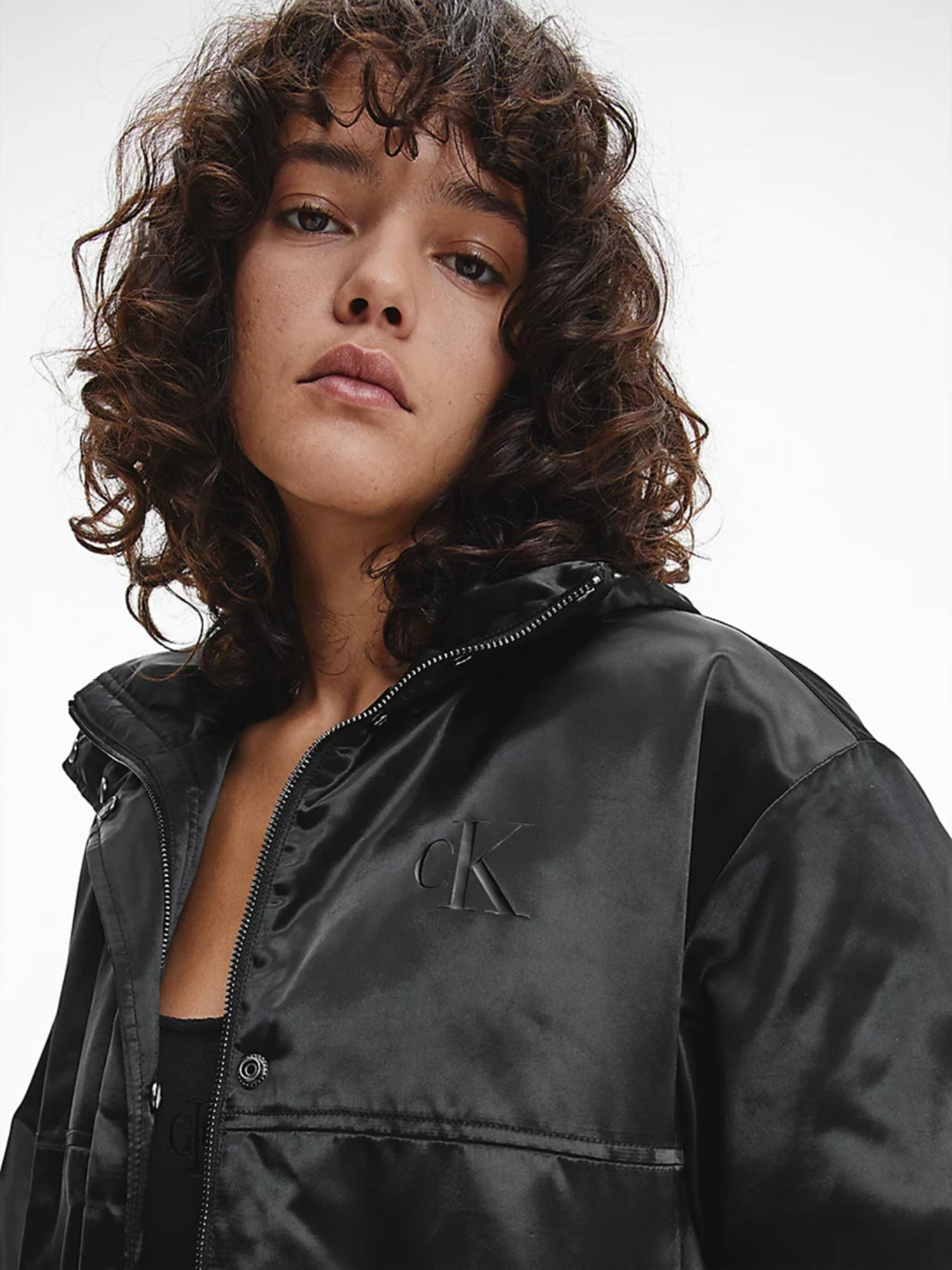 detail Calvin Klein dámská černá bunda