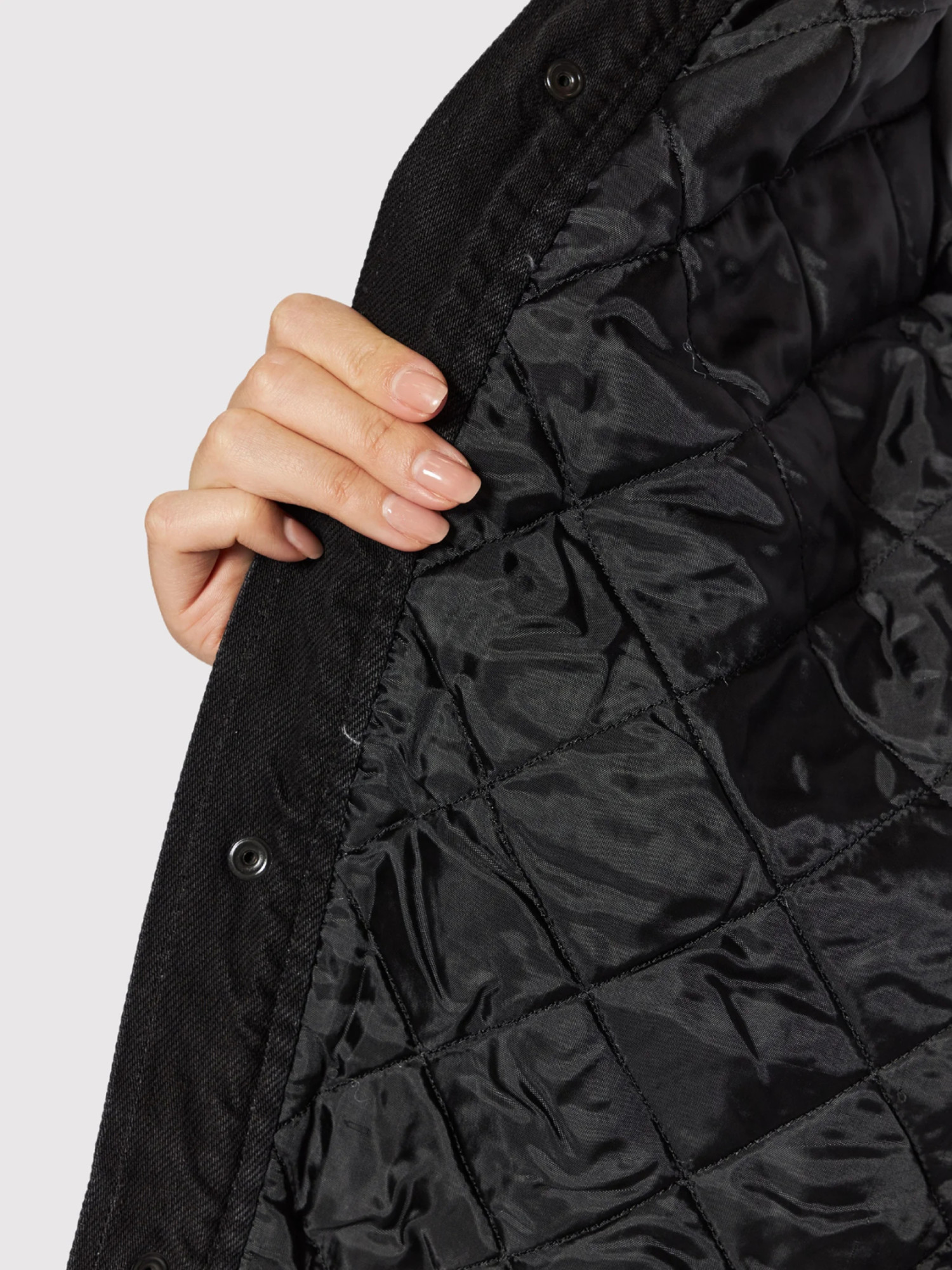 detail Calvin Klein dámská černá džínová bunda