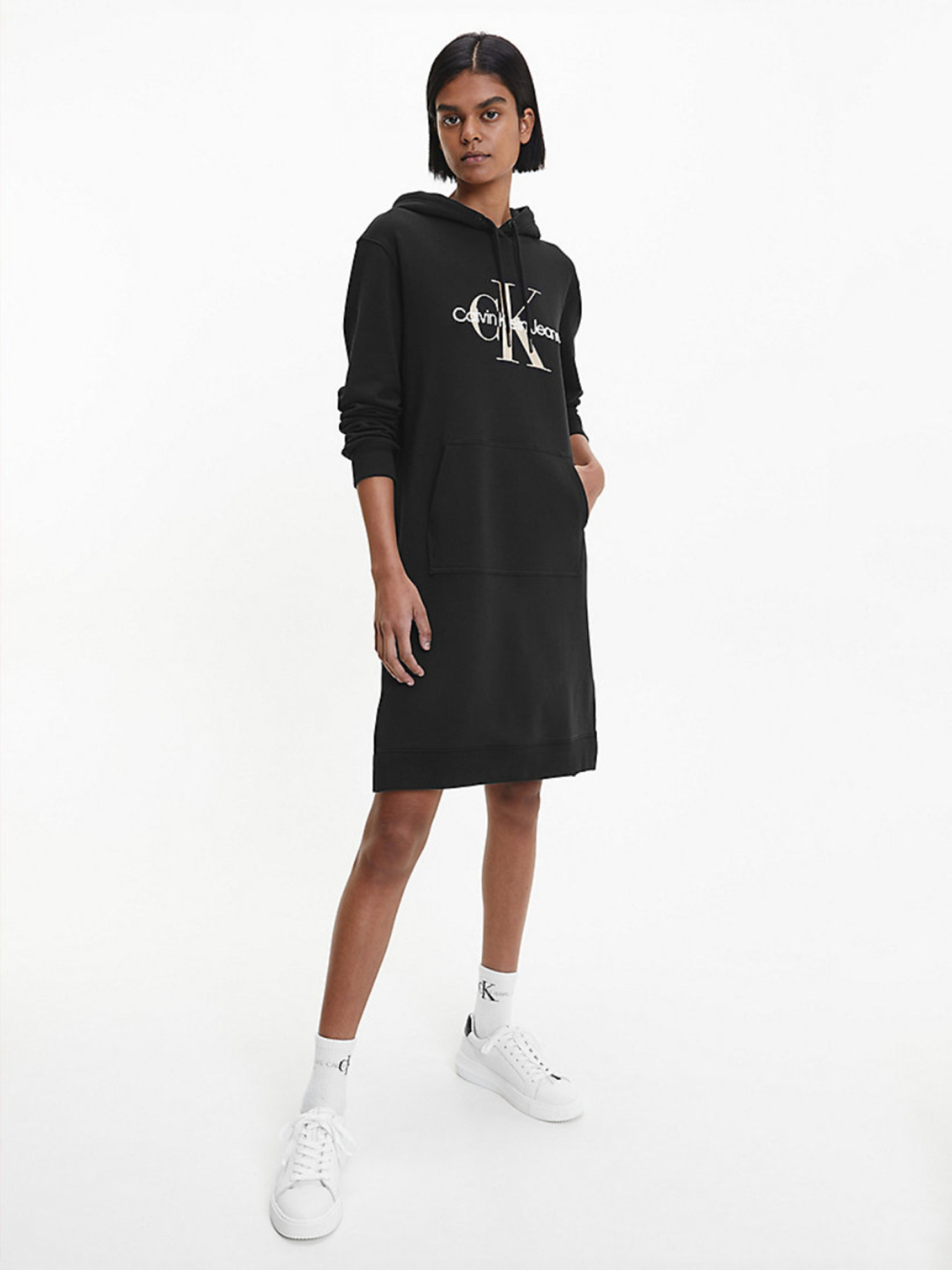 detail Calvin Klein dámské černé mikinošaty