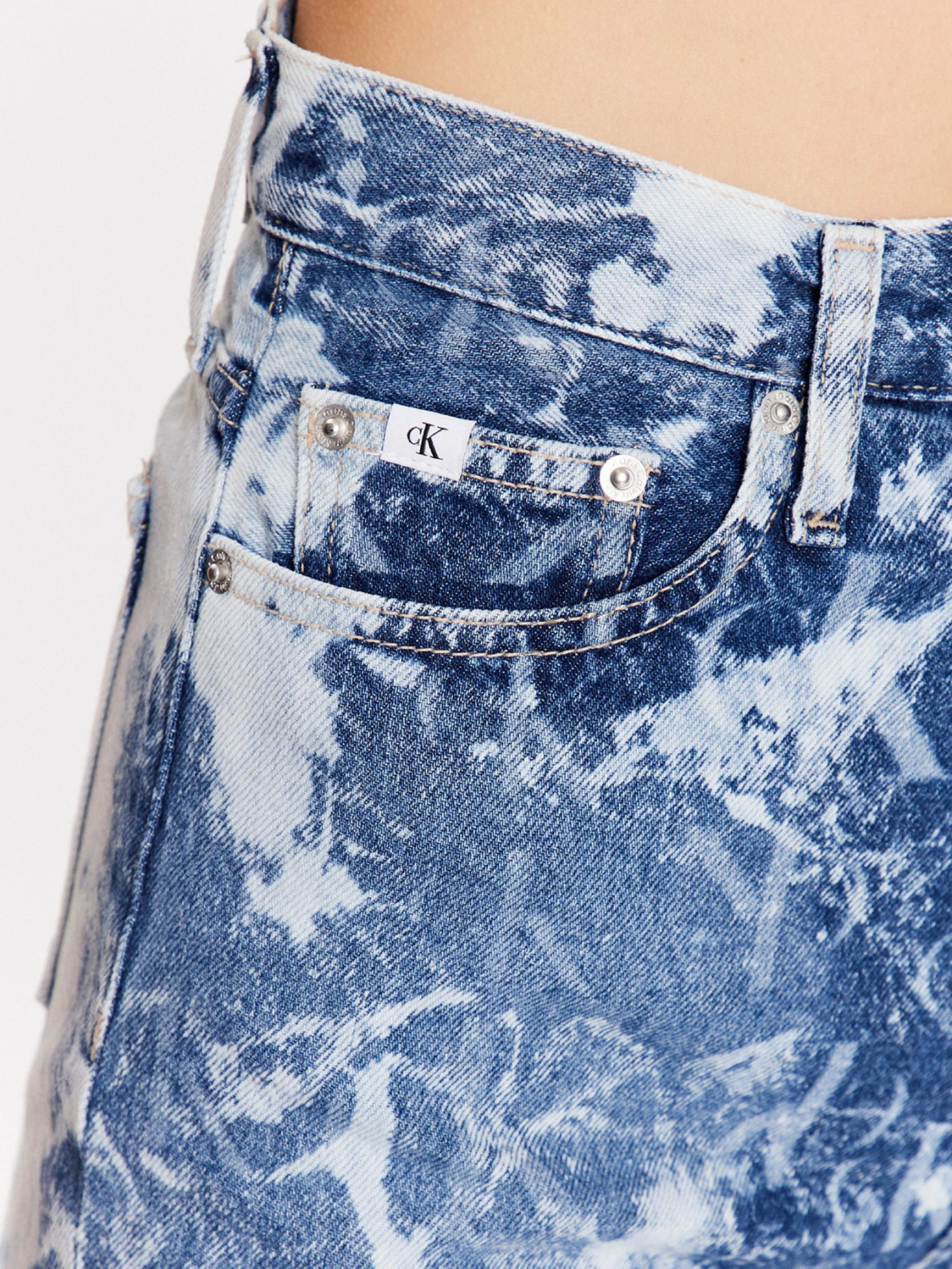 detail Calvin Klein dámské džínové šortky