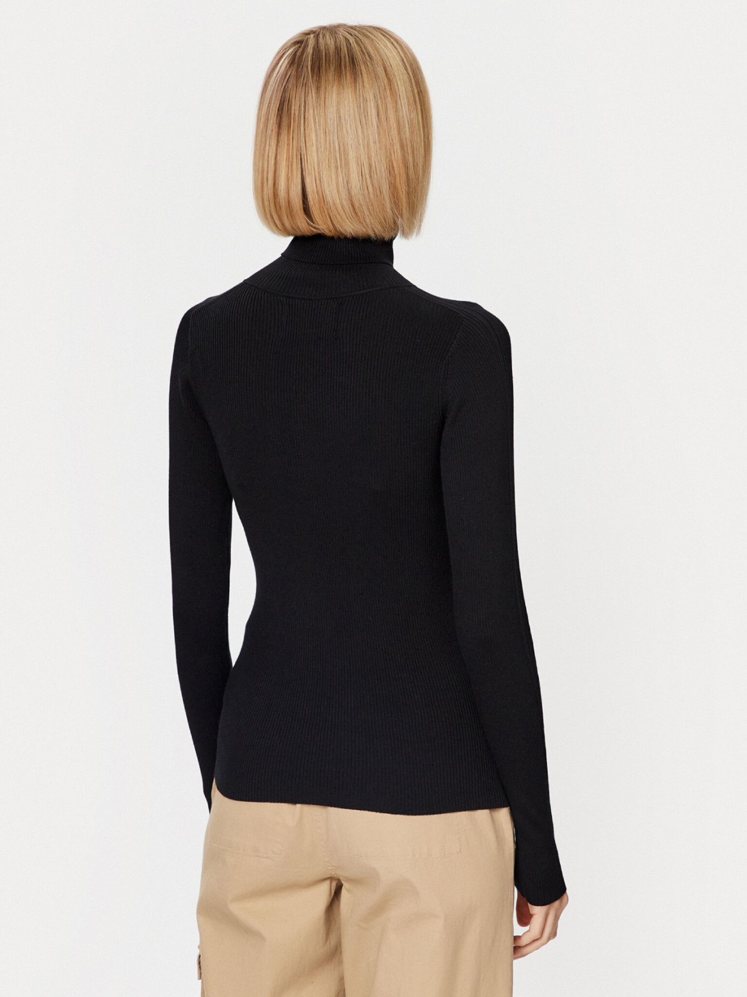 detail Calvin Klein dámský černý rolák