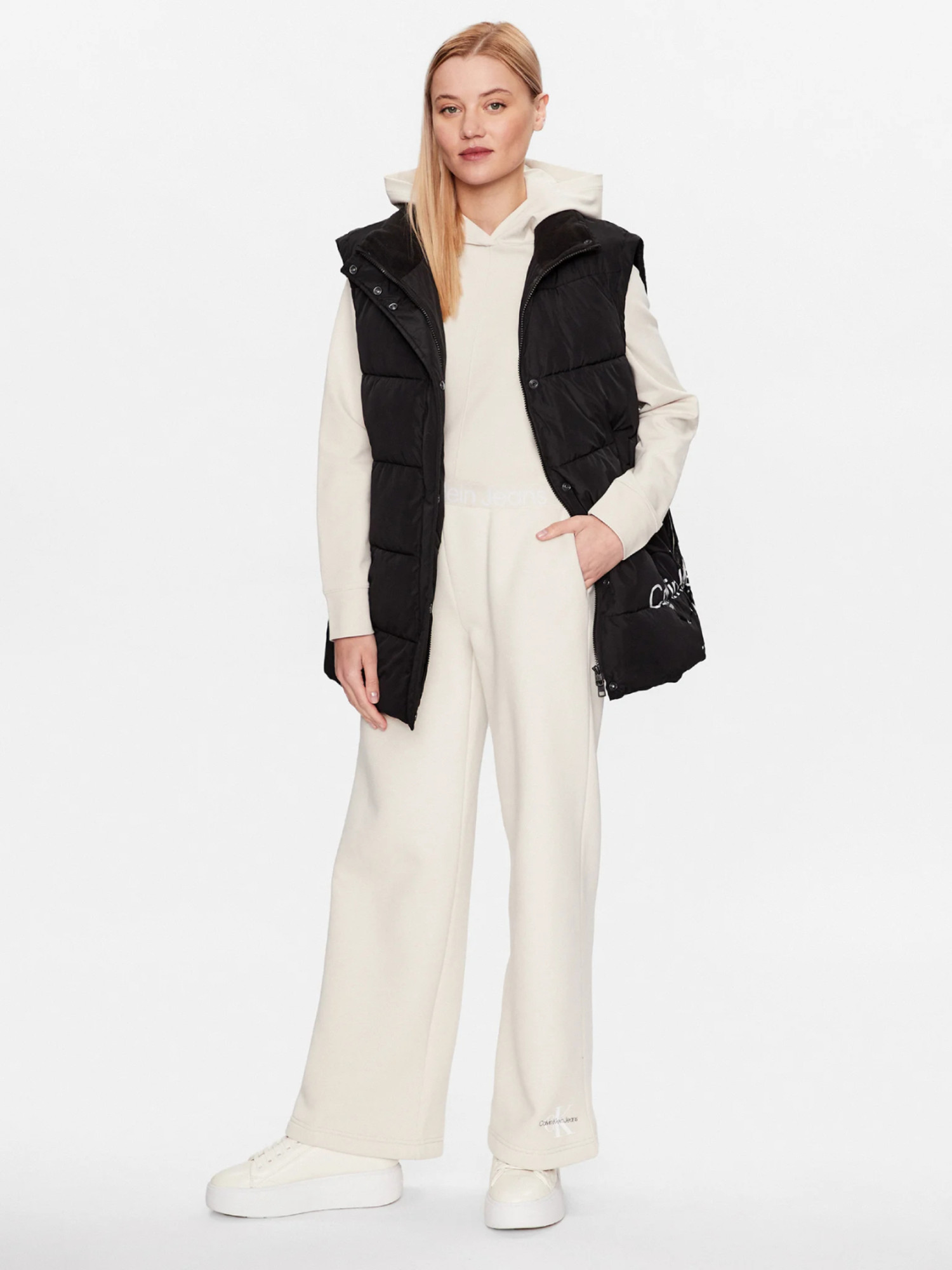 detail Calvin Klein dámská černá vesta