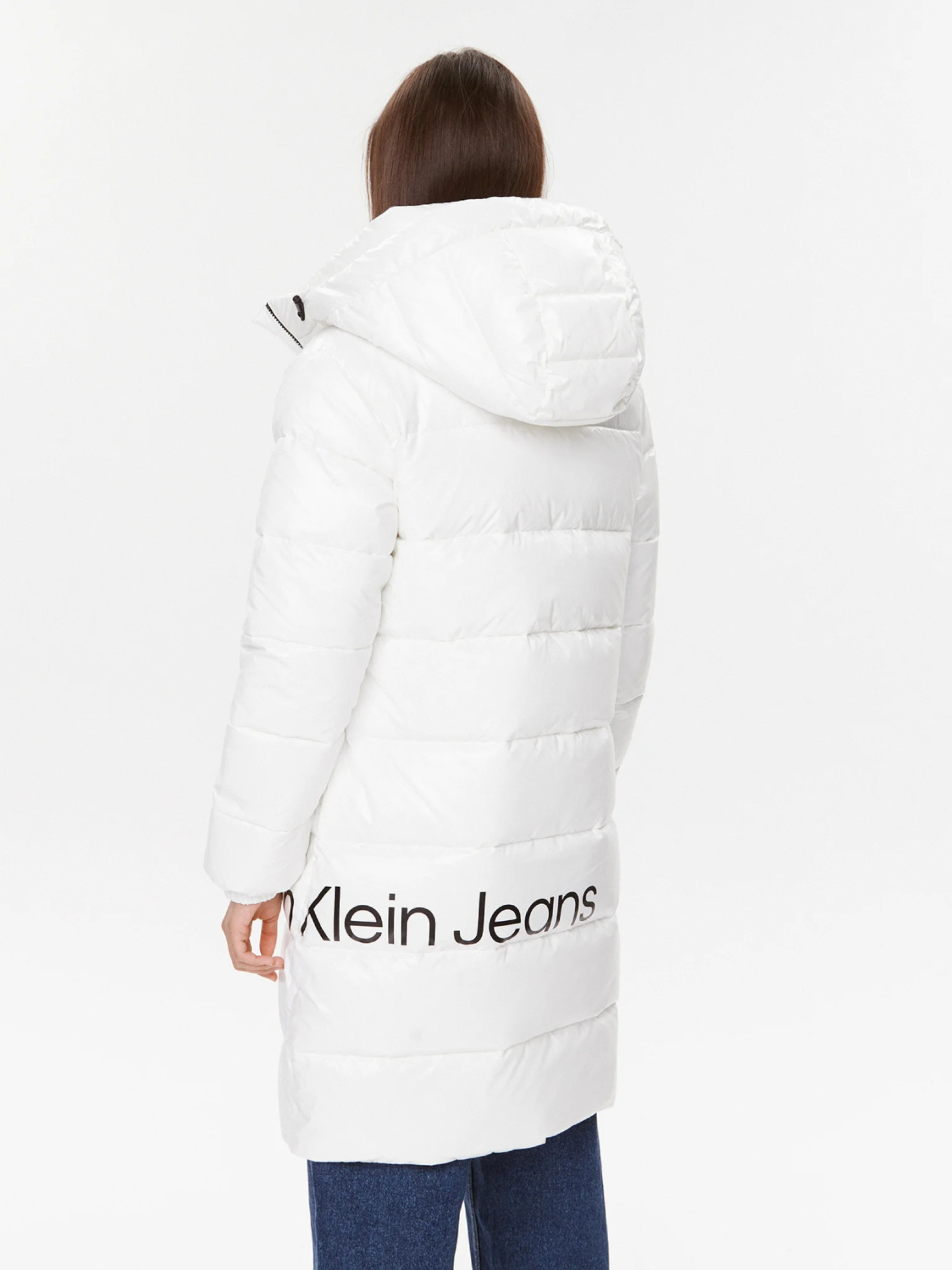 detail Calvin Klein dámský bílý kabát
