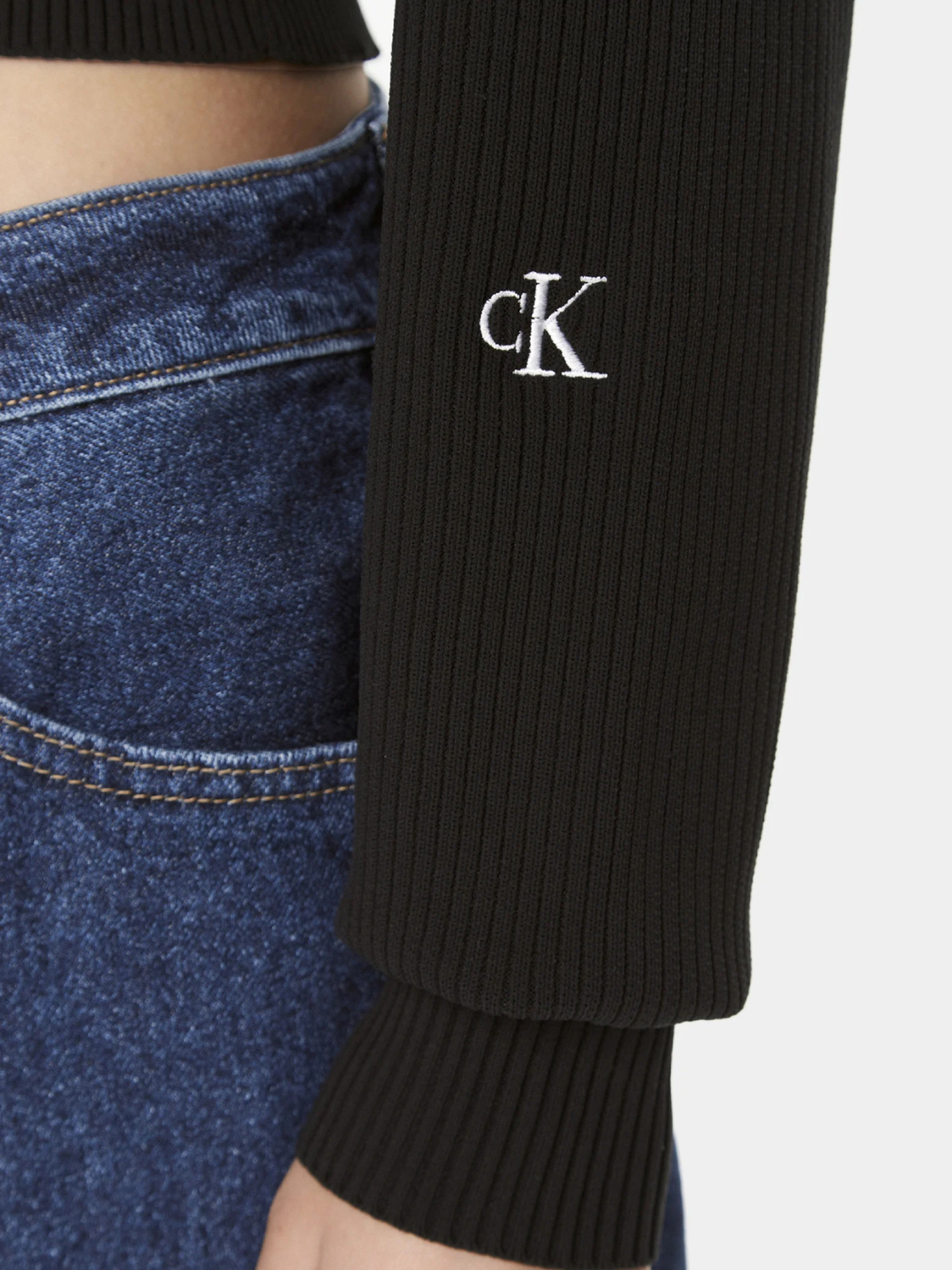 detail Calvin Klein dámský černý svetr