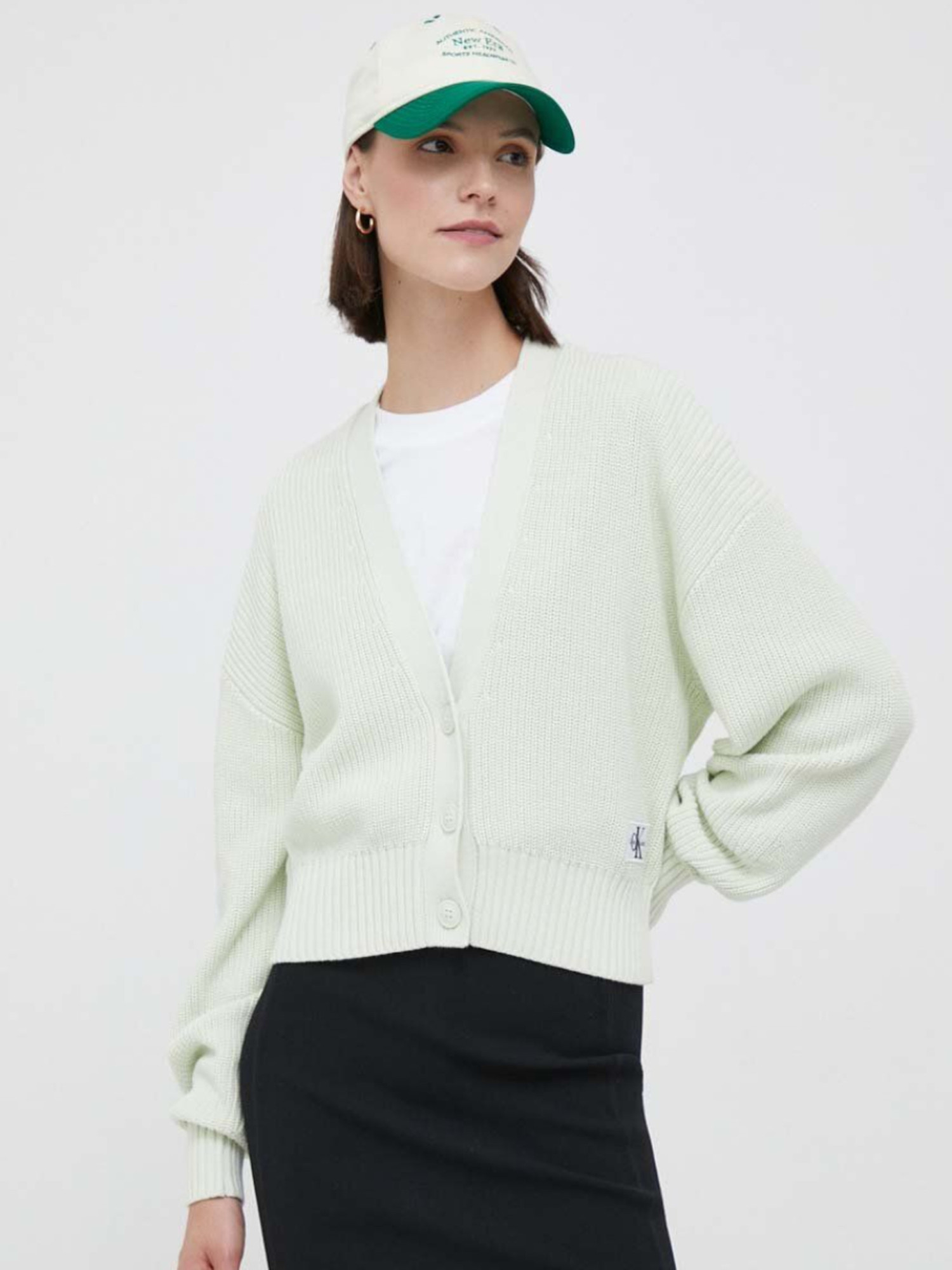 detail Calvin Klein dámský světle zelený kardigan