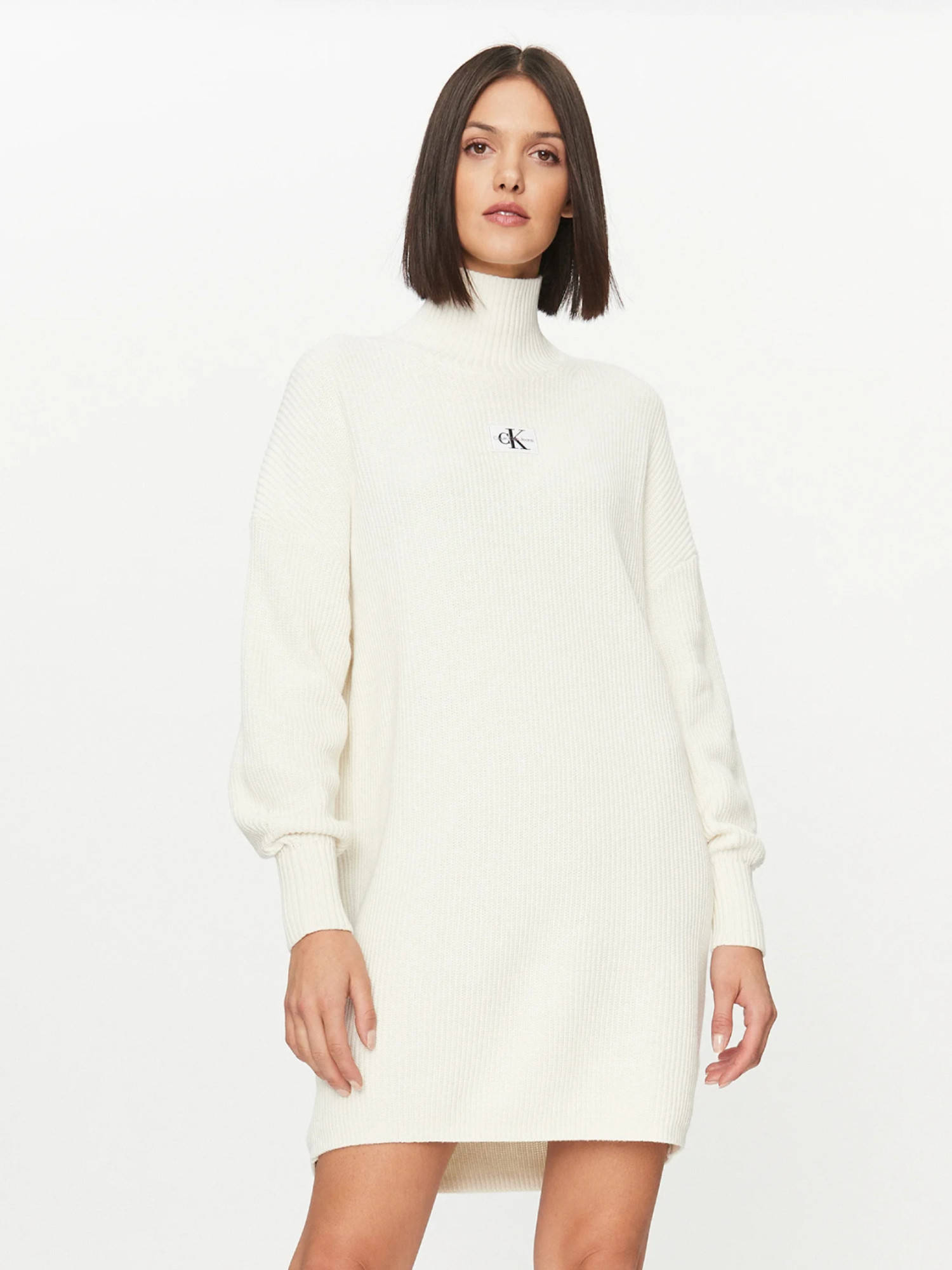 detail Calvin Klein dámské bílé úpletové šaty