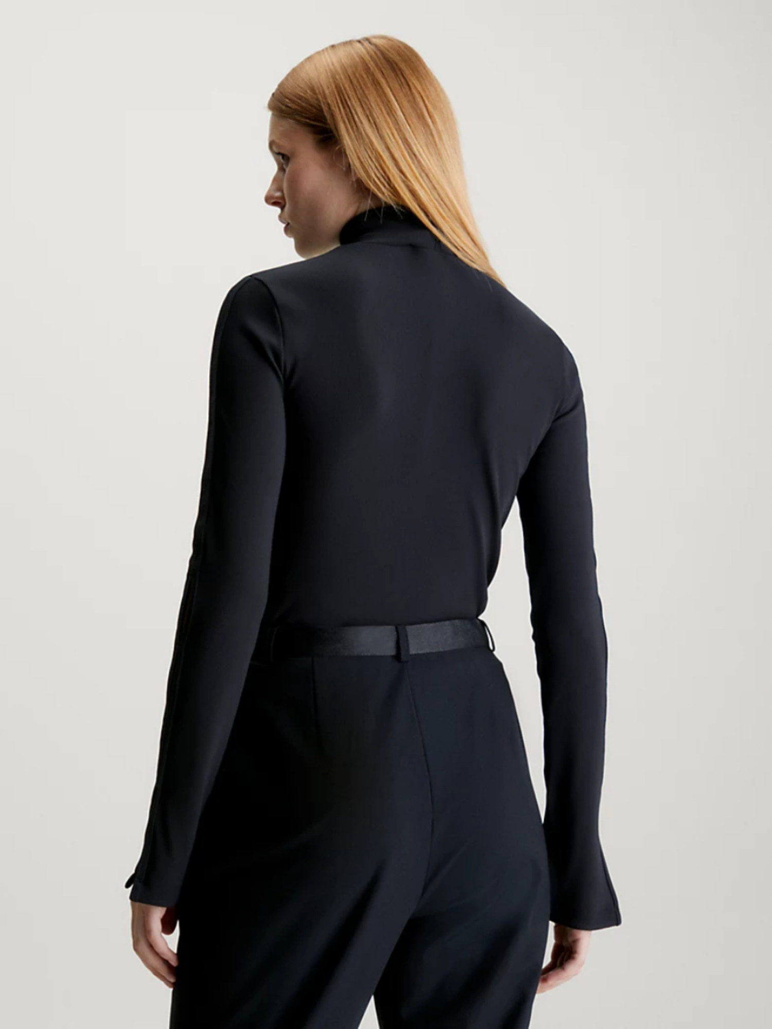 detail Calvin Klein dámský černý rolák