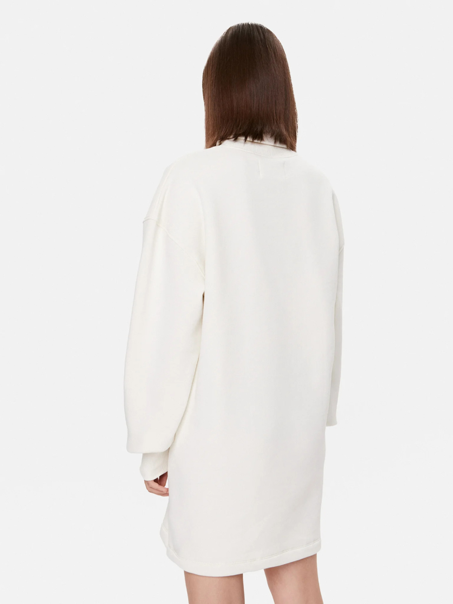 detail Calvin Klein dámské krémové teplákové šaty