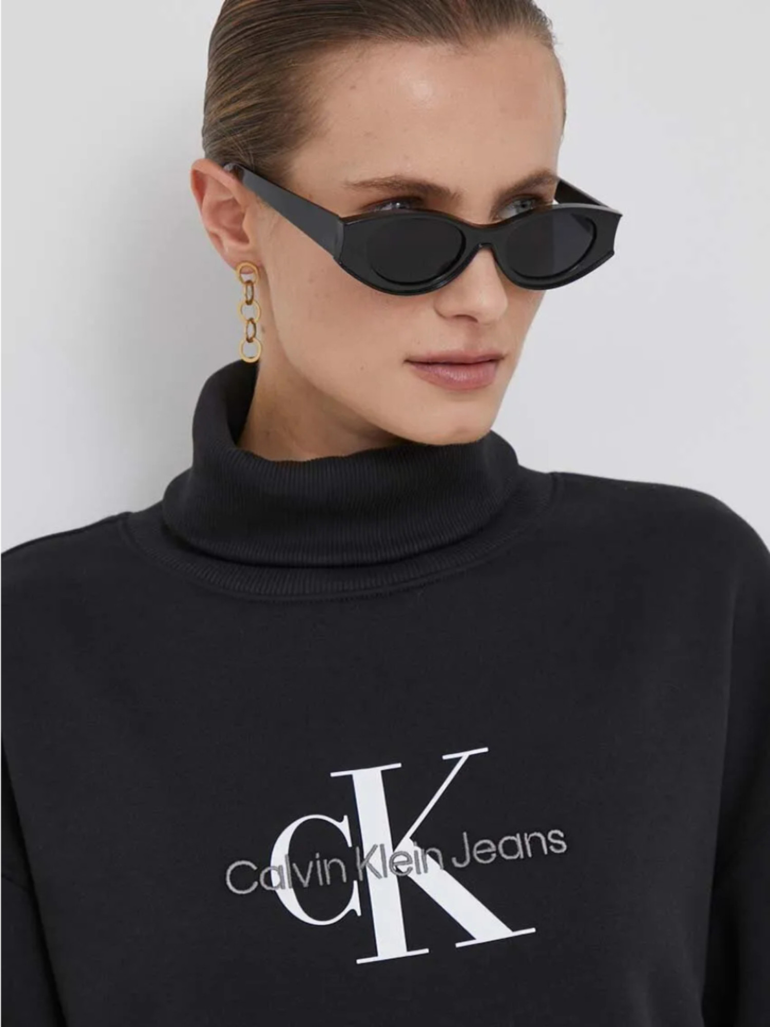 detail Calvin Klein dámské černé teplákové šaty