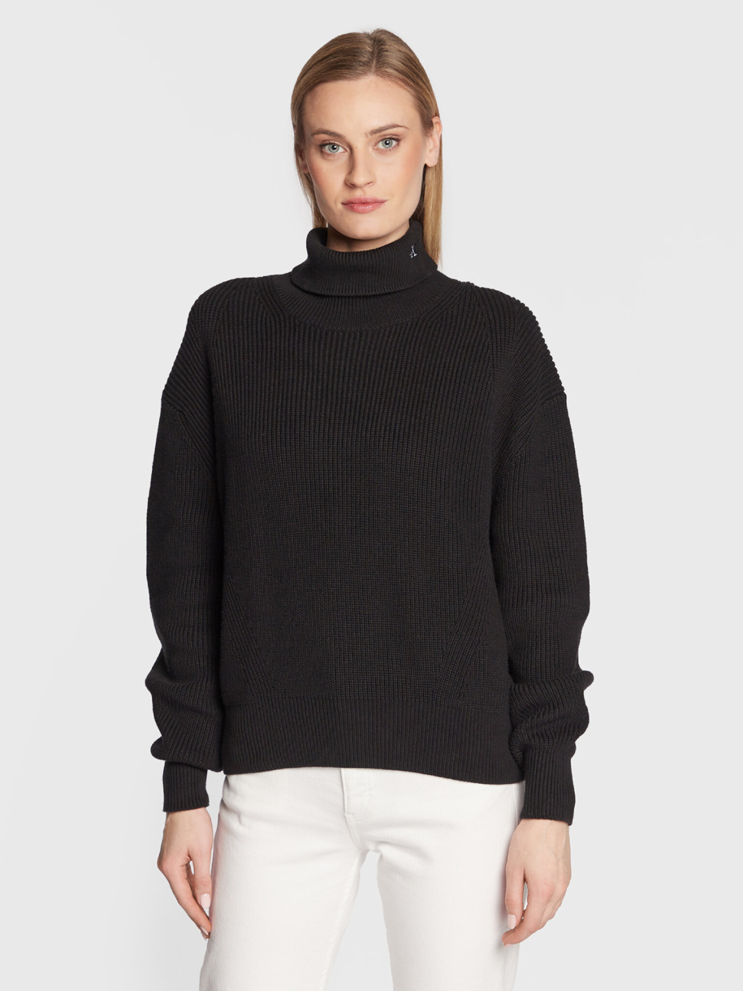 detail Calvin Klein dámský černý rolák