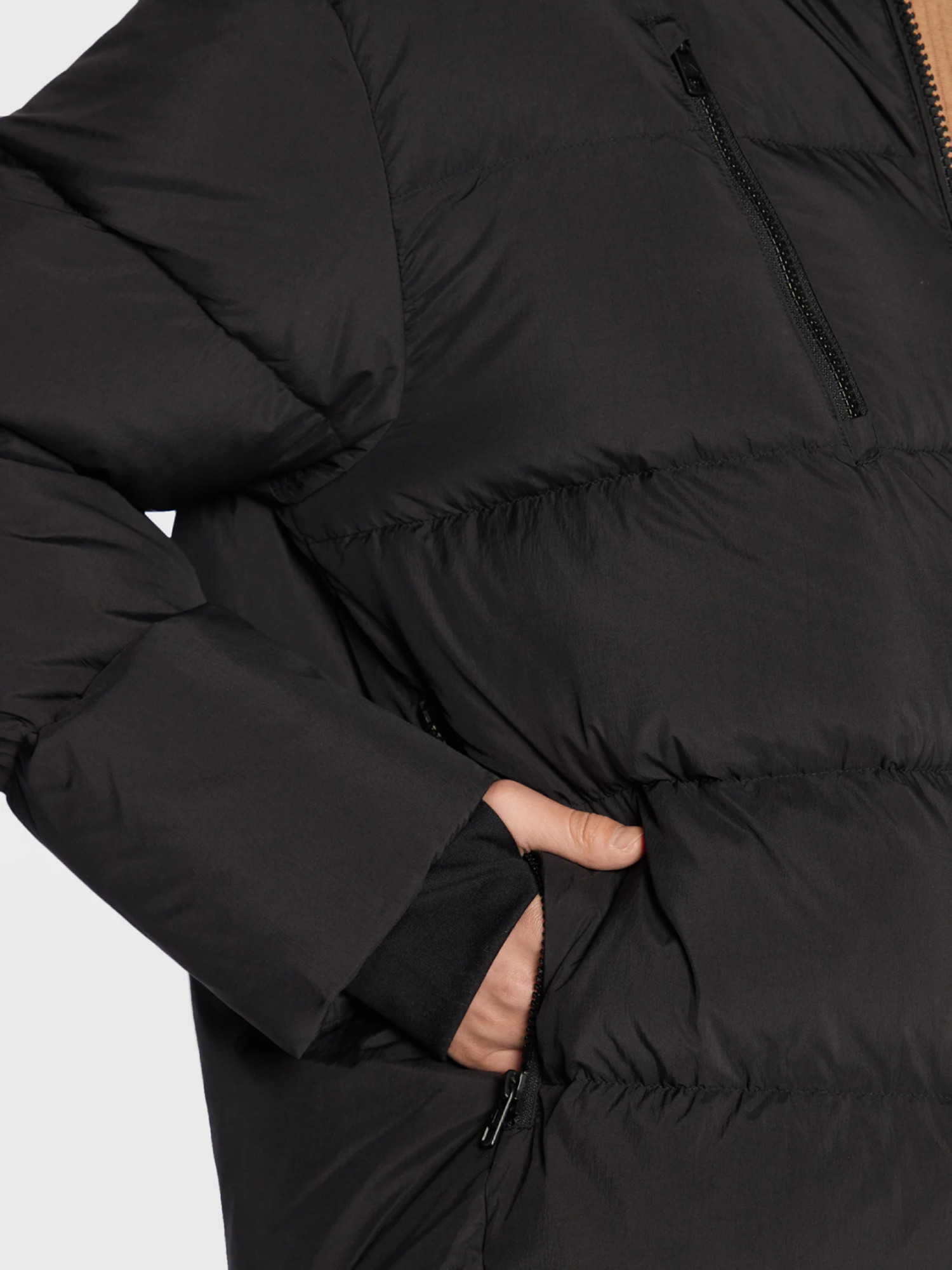 detail Calvin Klein dámská černá bunda