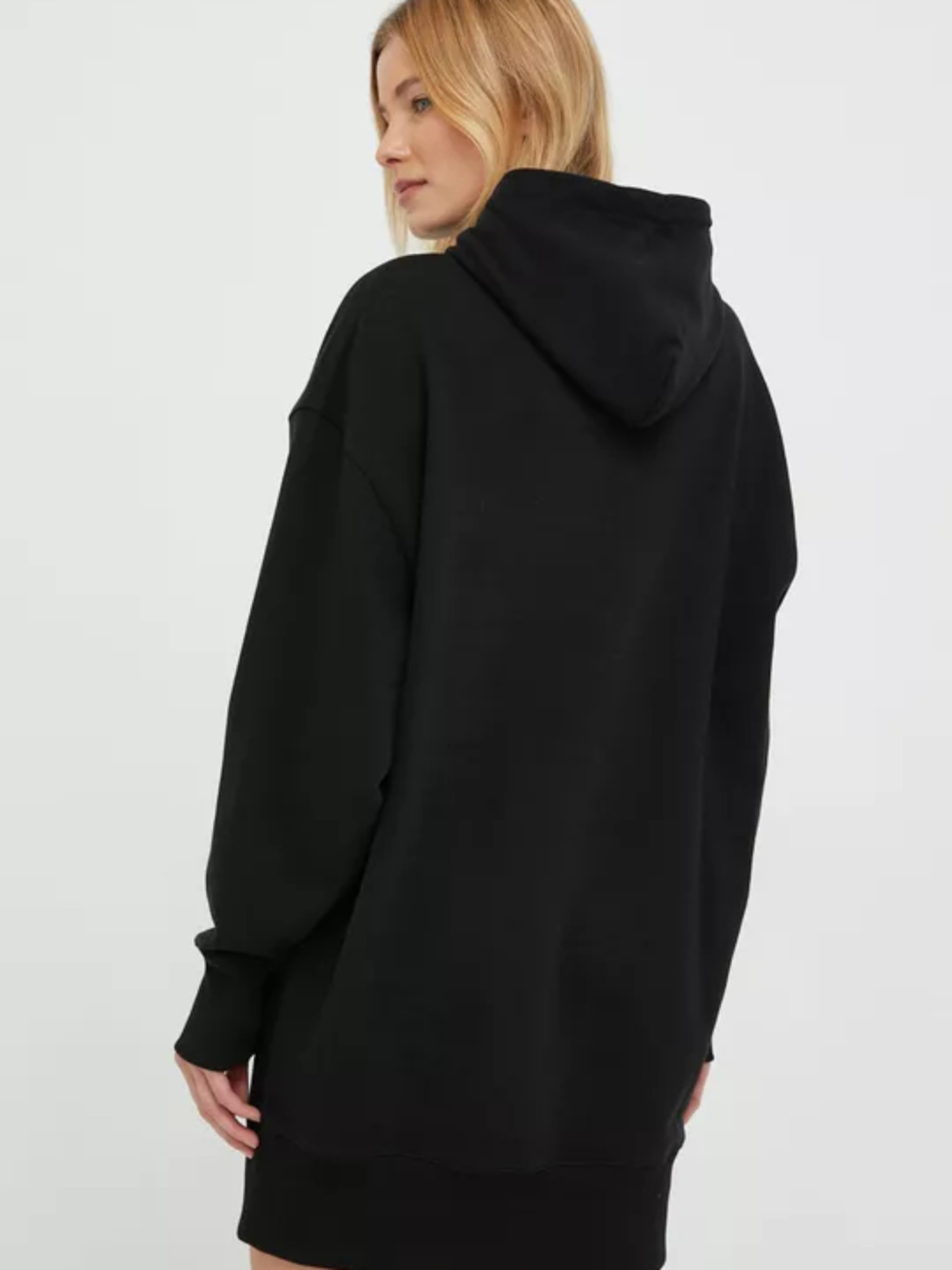 detail Calvin Klein dámské černé teplákové šaty