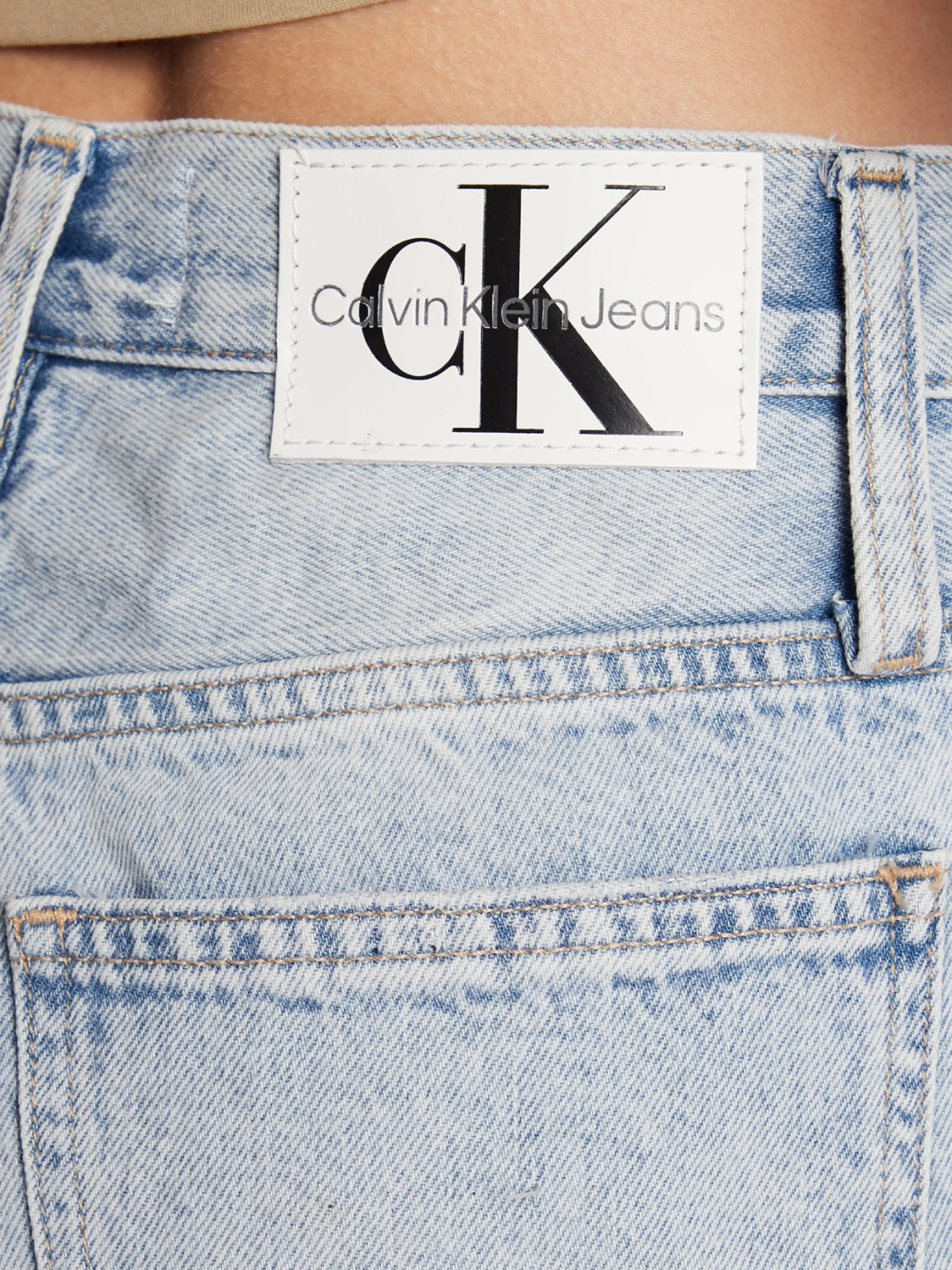 detail Calvin Klein dámské modré džíny