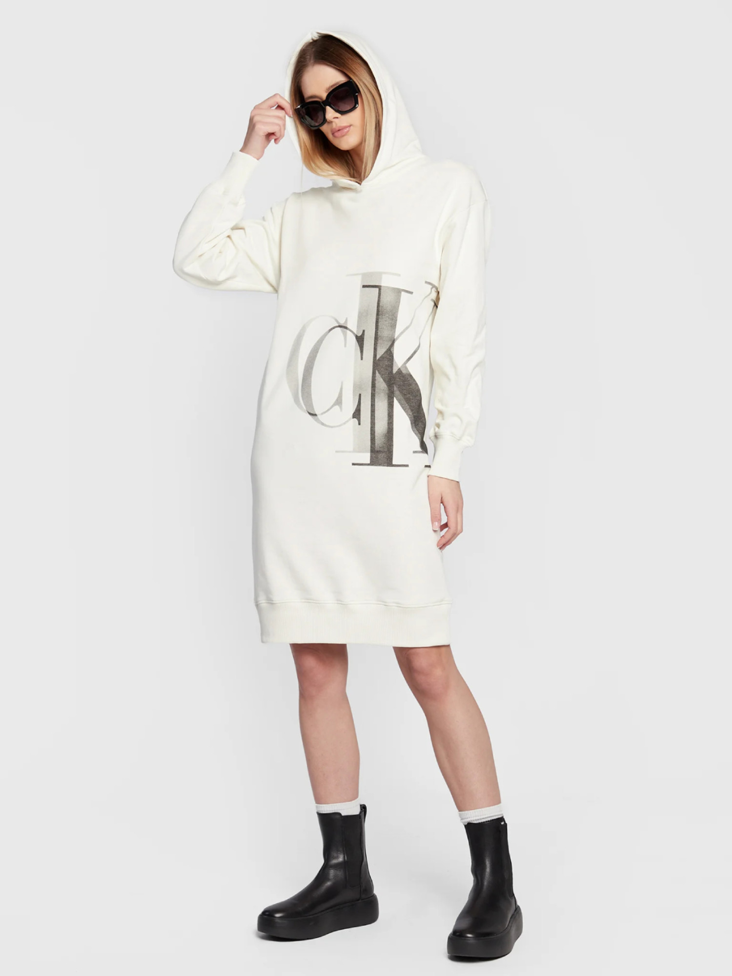 detail Calvin Klein dámské béžové šaty