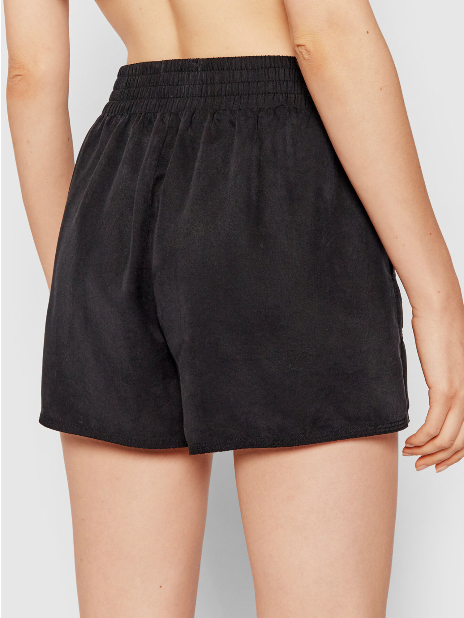 detail Calvin Klein dámské černé šortky