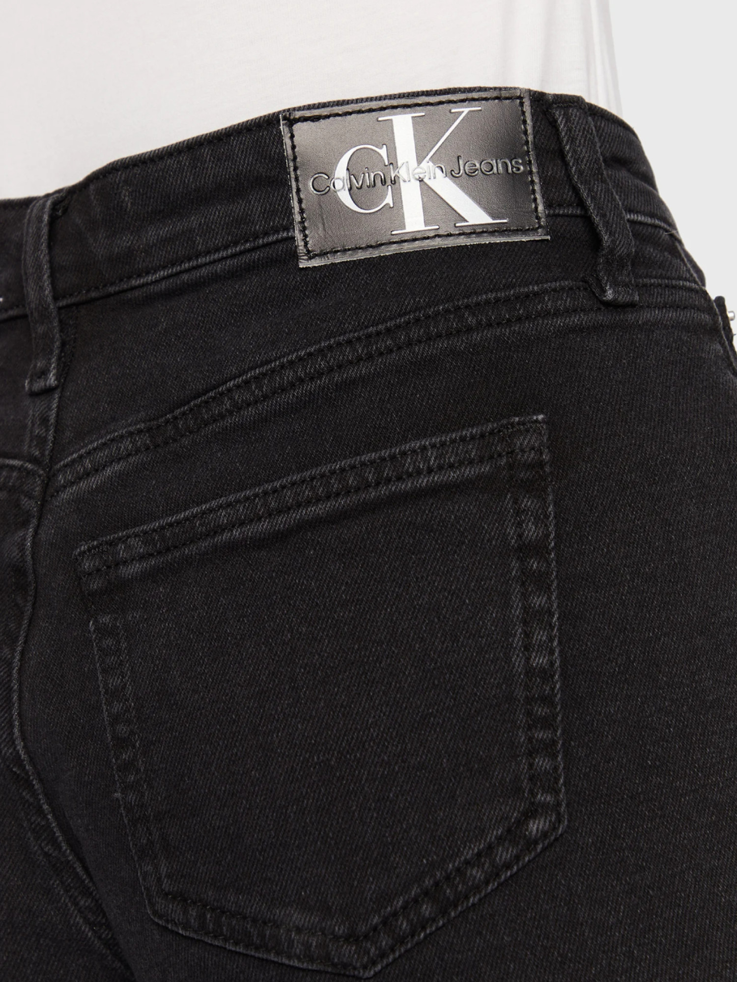 detail Calvin Klein dámské černé džínové šortky