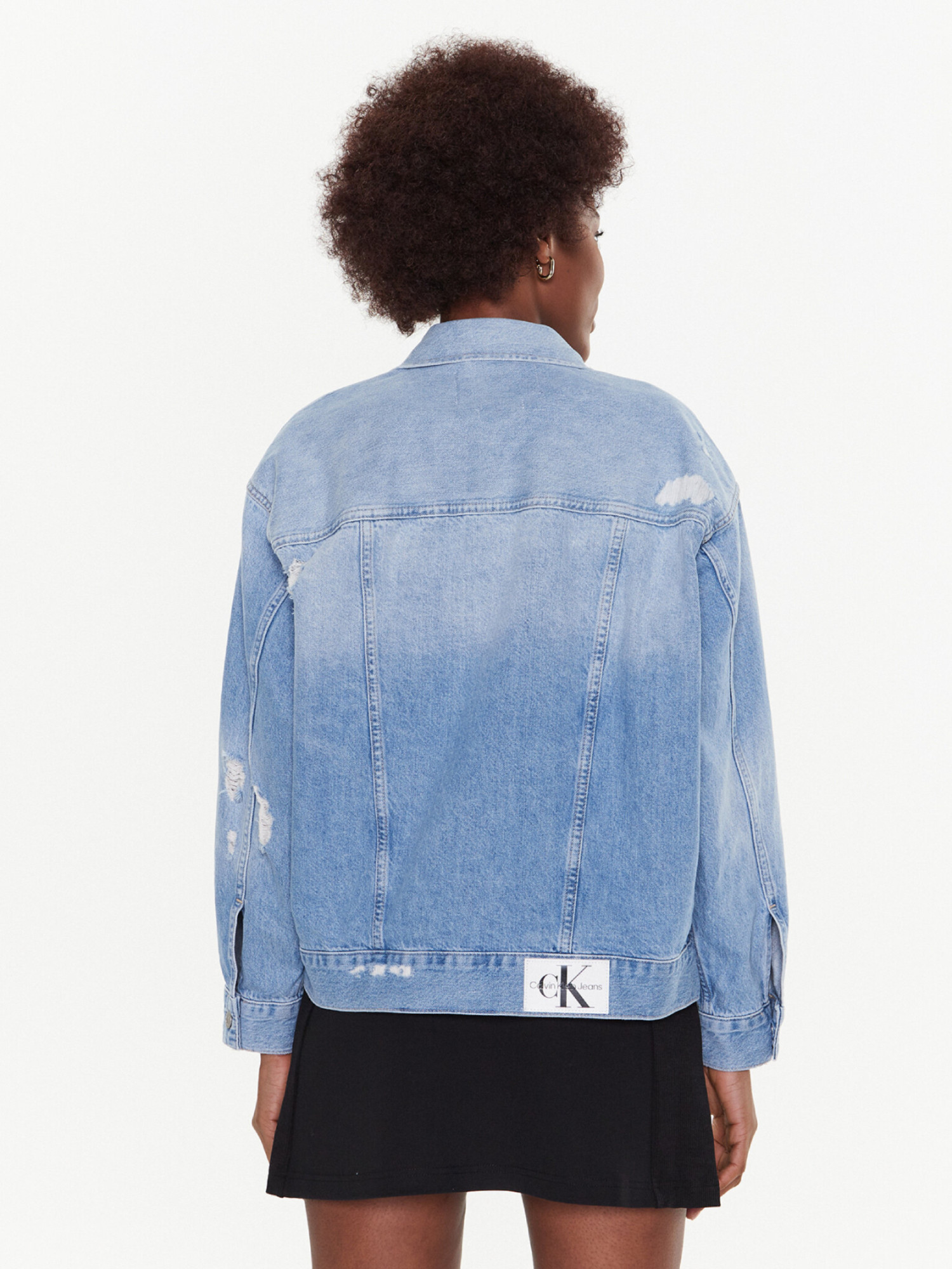 detail Calvin Klein dámská světle modrá džínová bunda