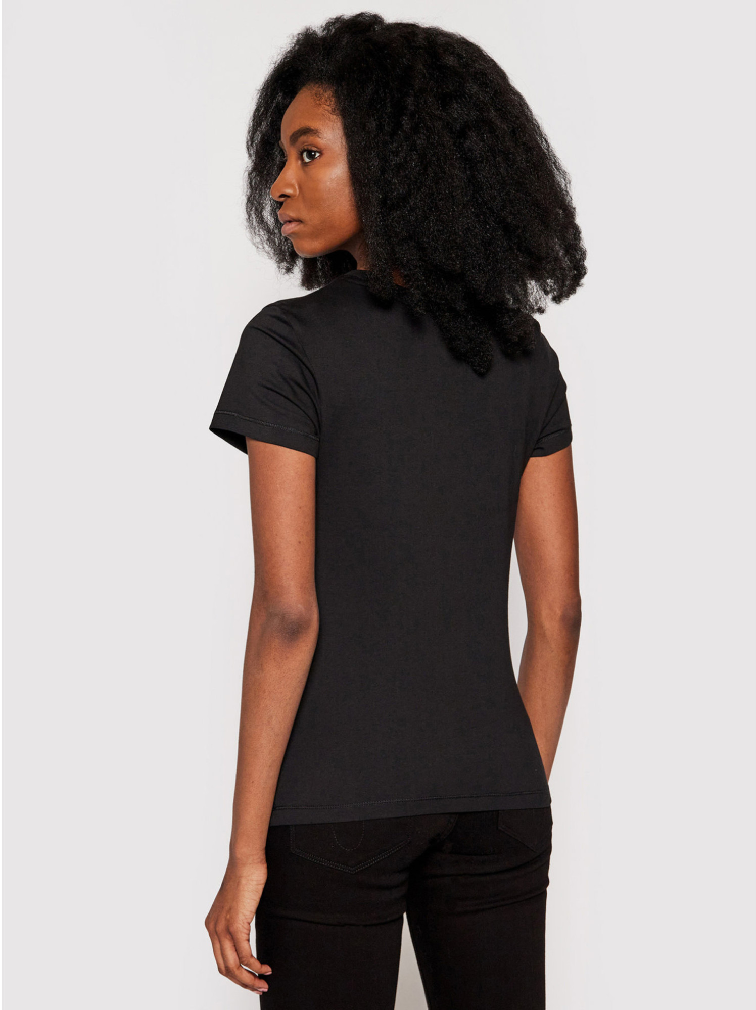 detail Calvin Klein dámské černé tričko Embroidery