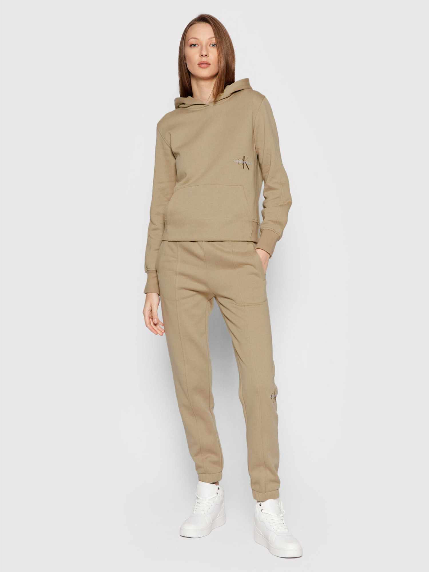 detail Calvin Klein dámské béžové tepláky