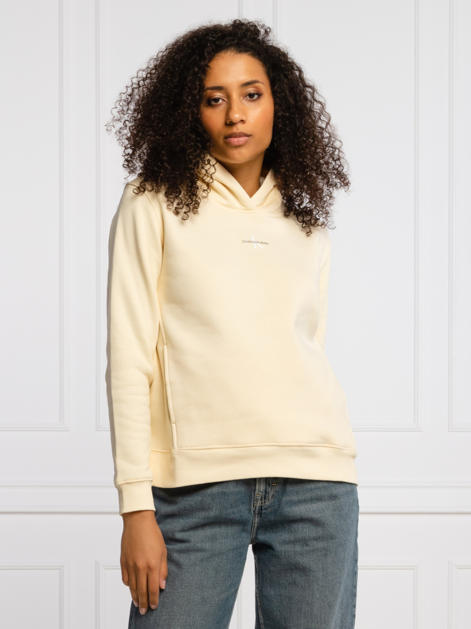 detail Calvin Klein dámská béžová mikina