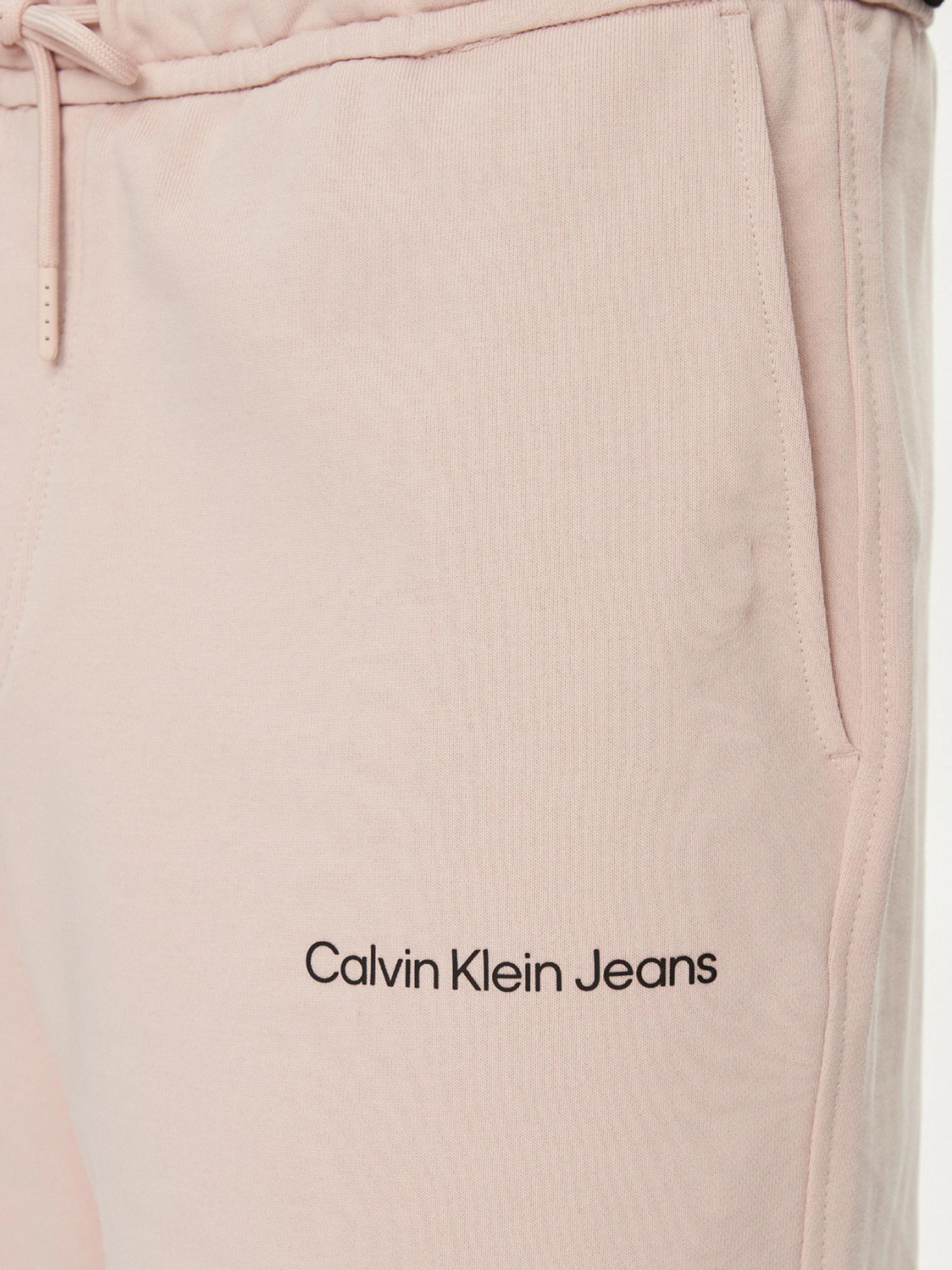 detail Calvin Klein pánské růžové šortky
