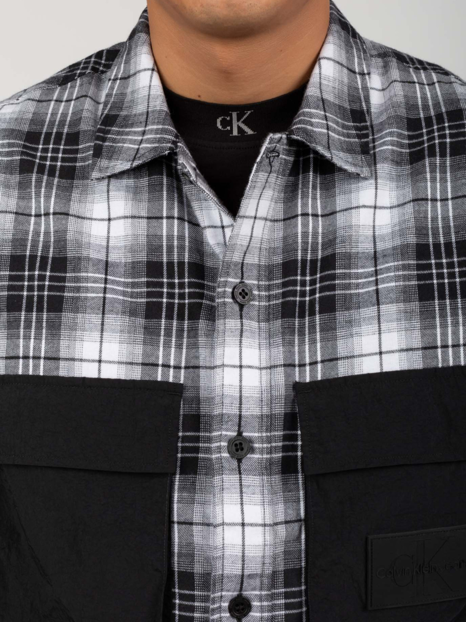 detail Calvin Klein pánská kostkovaná košile