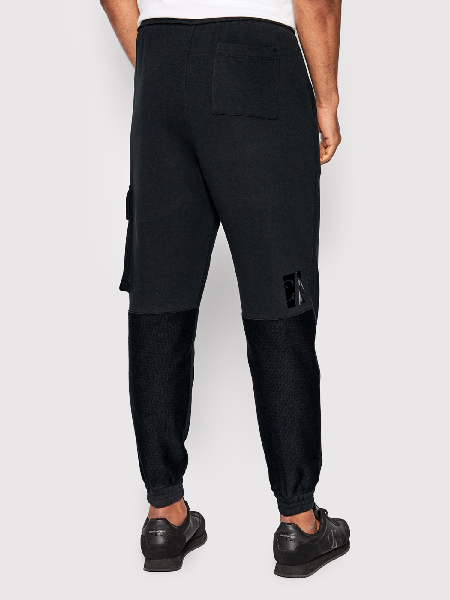 detail Calvin Klein pánské černé tepláky