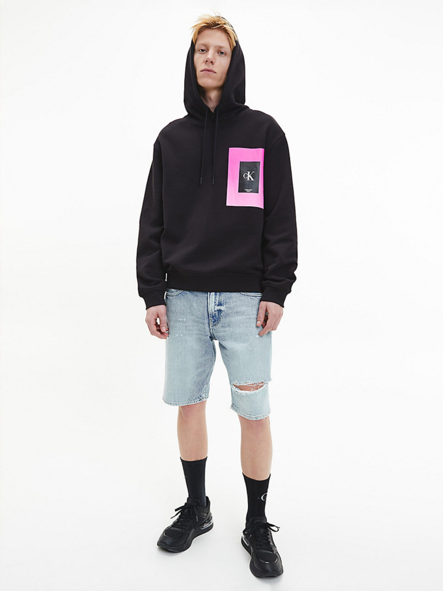detail Calvin Klein pánská černá mikina