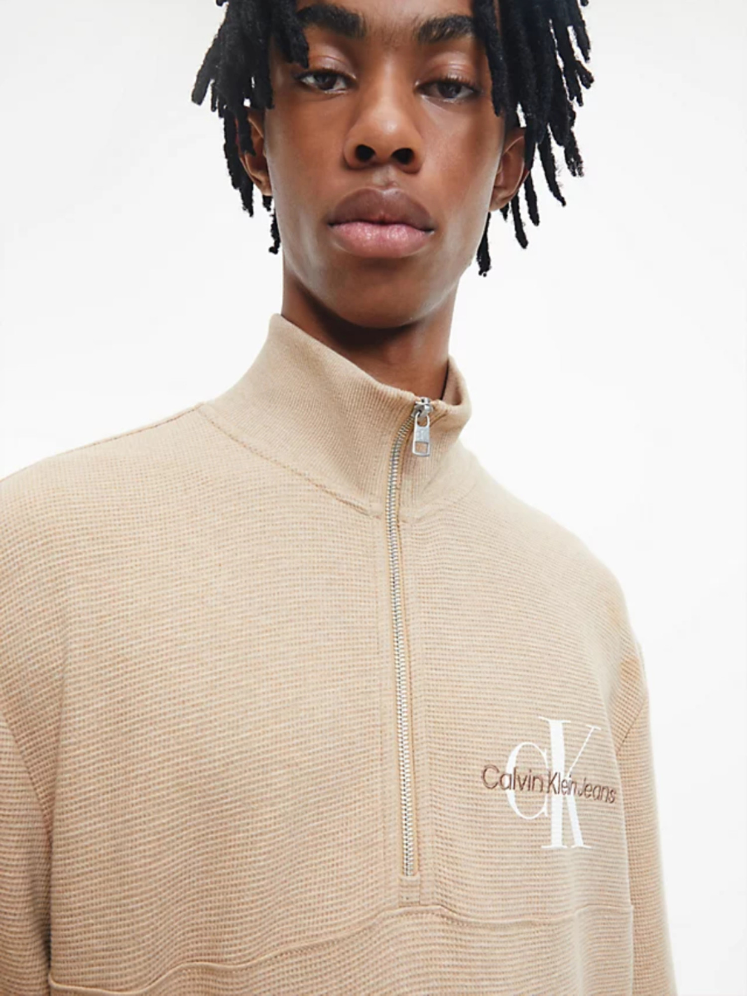 detail Calvin Klein pánská béžová mikina WAFFLE HALF ZIP