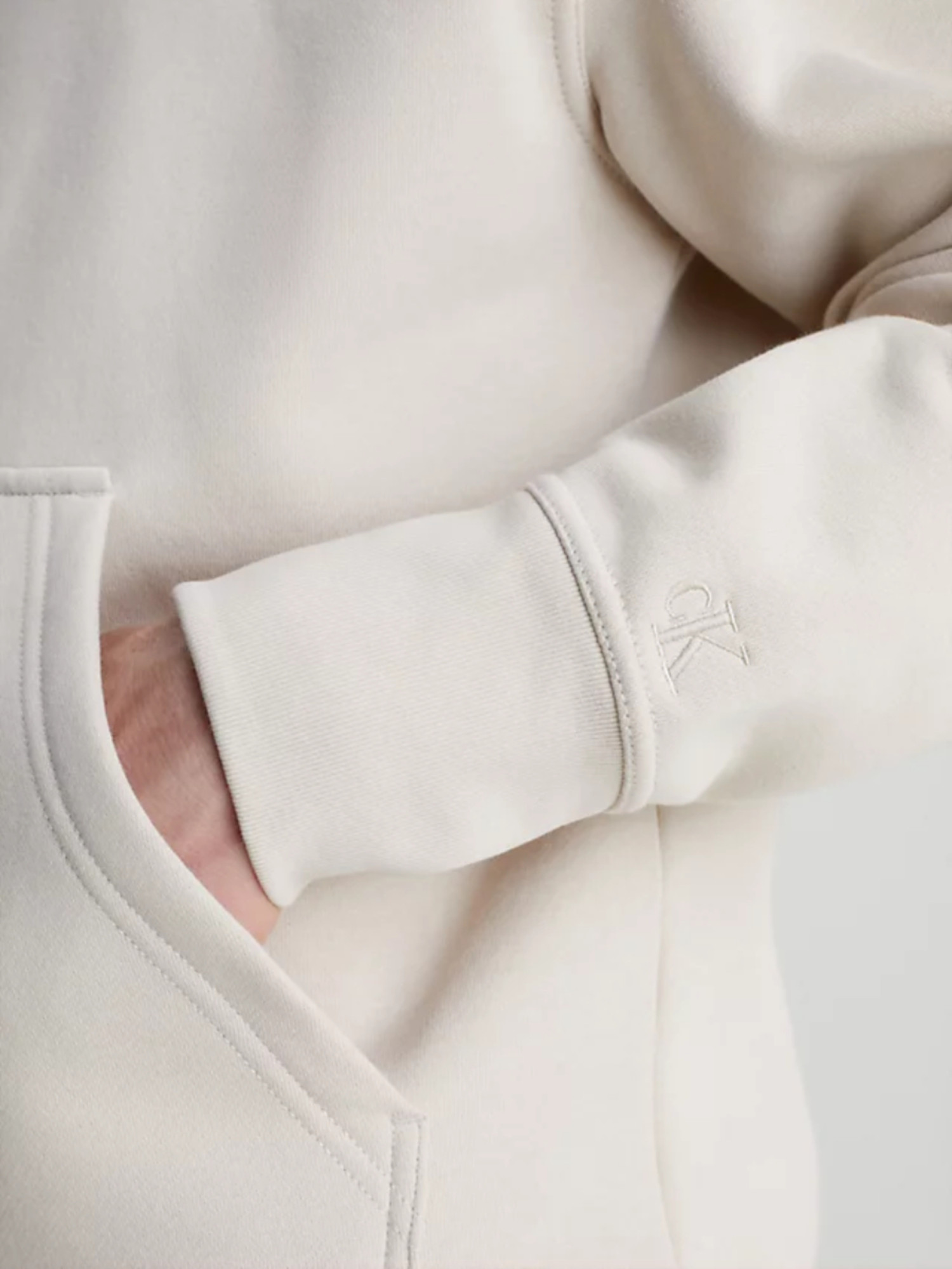 detail Calvin Klein pánská béžová mikina TRANSPARENT STRIPE LOGO