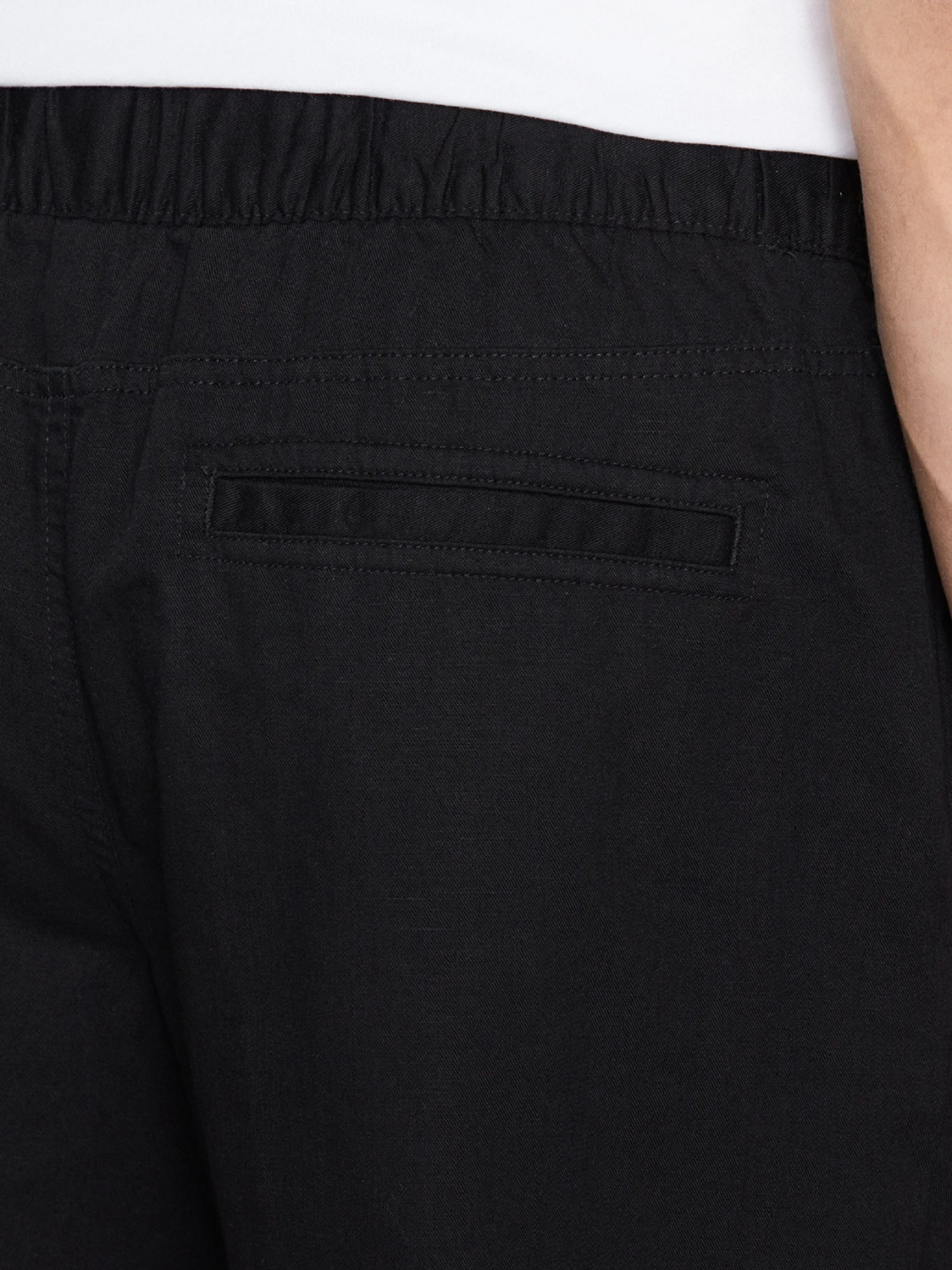 detail Calvin Klein pánské černé látkové šortky