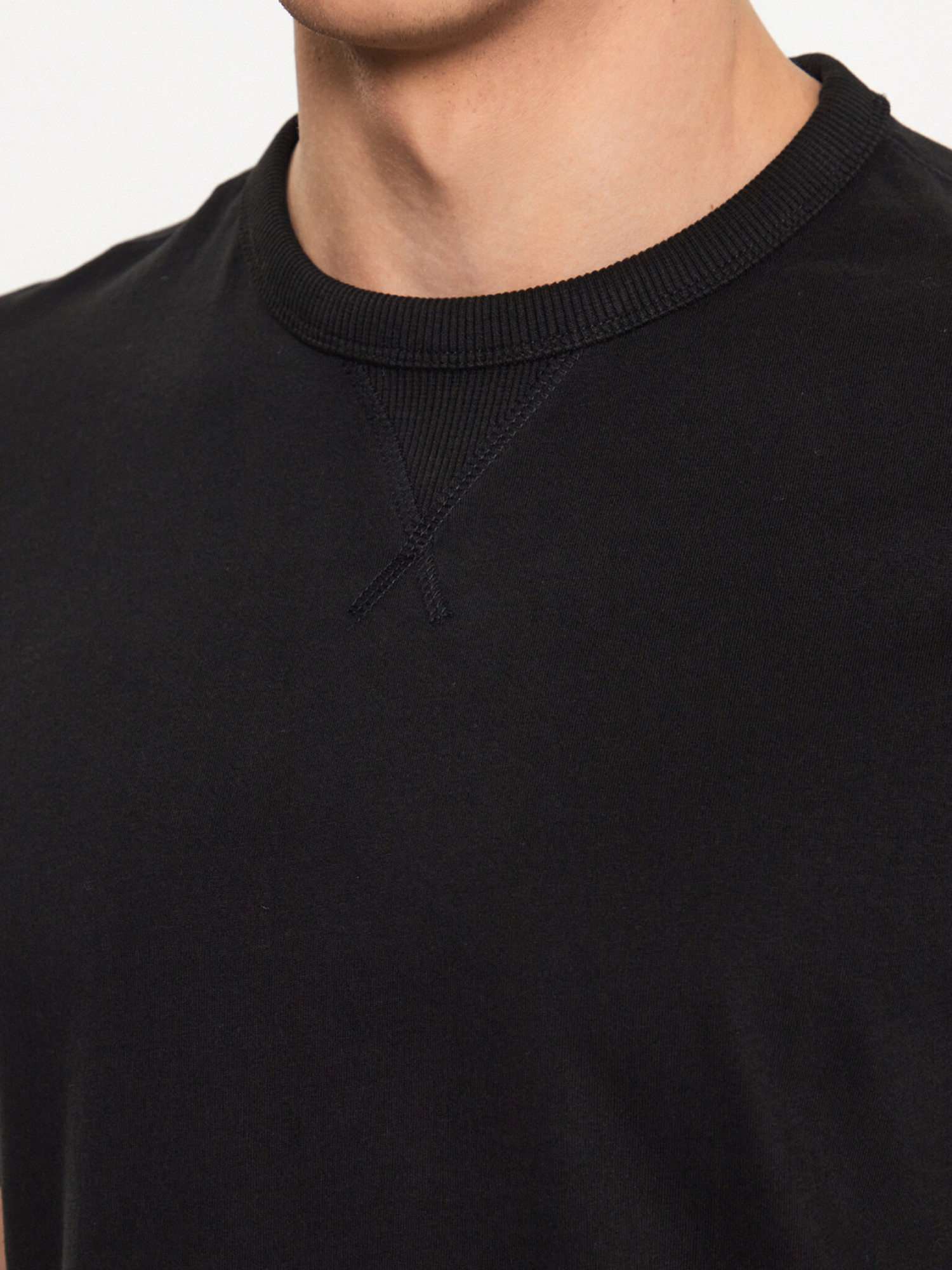 detail Calvin Klein pánské černé tričko