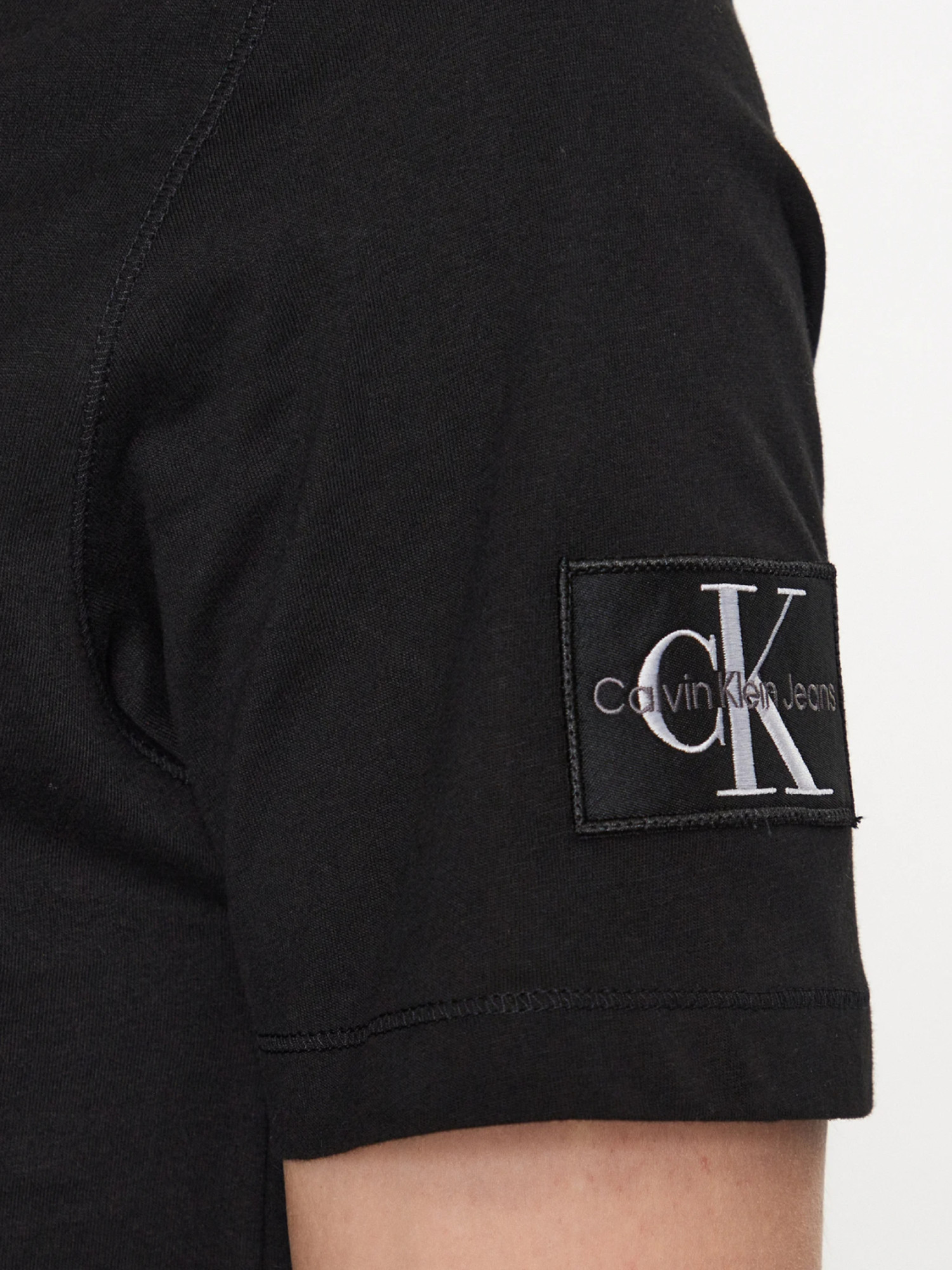 detail Calvin Klein pánské černé tričko