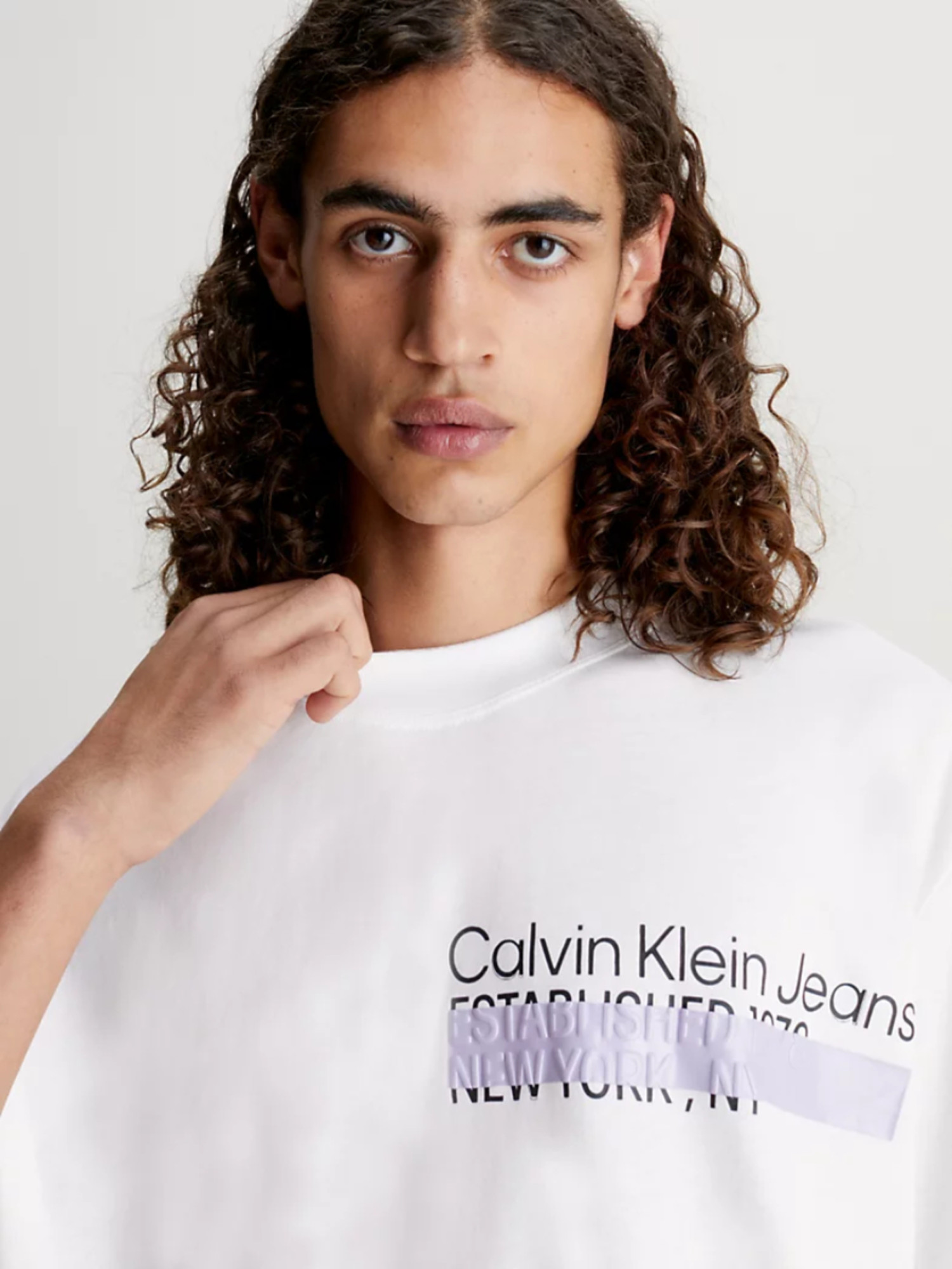 detail Calvin Klein pánské bílé tričko