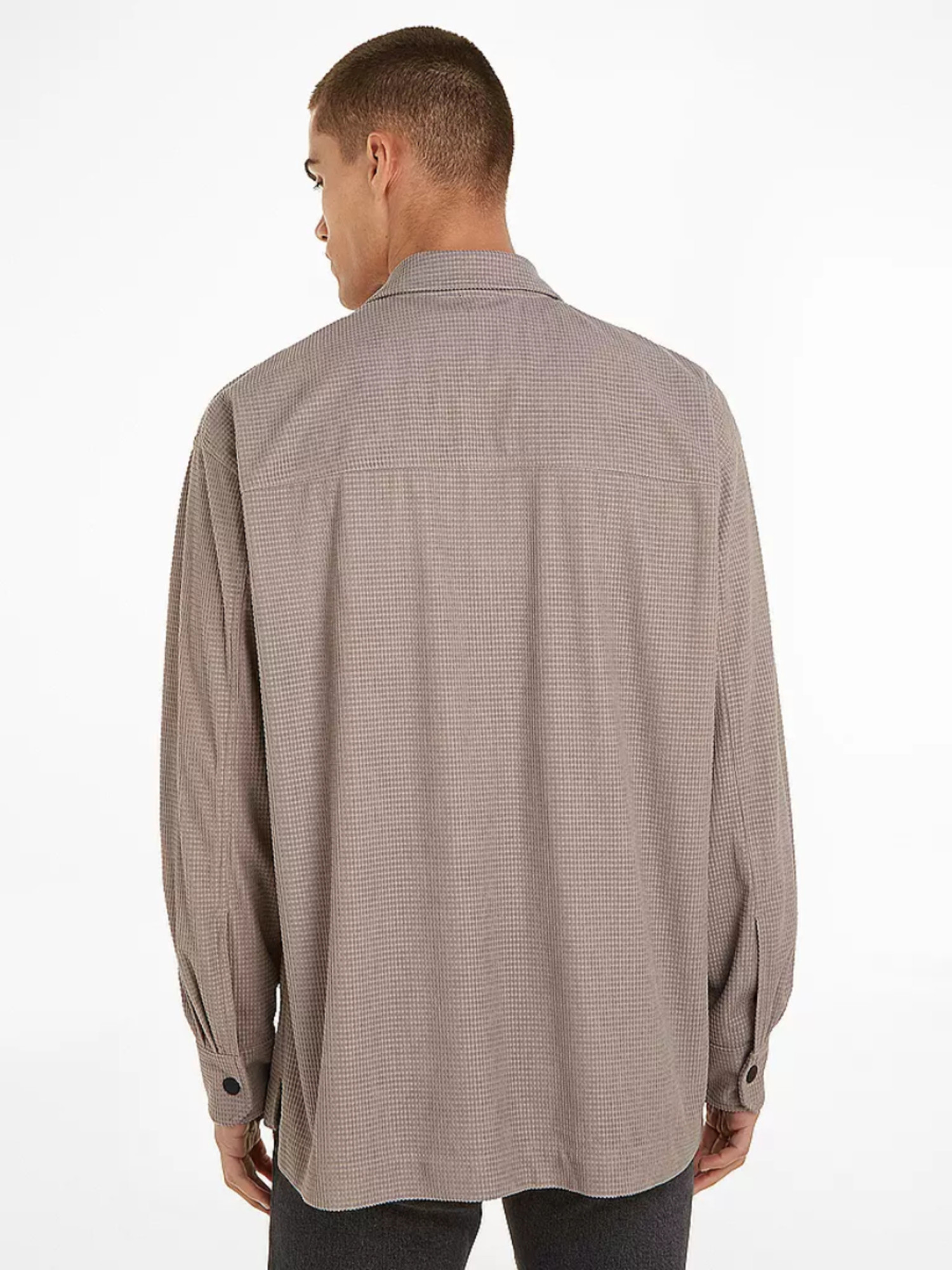 detail Calvin Klein pánská béžová košile