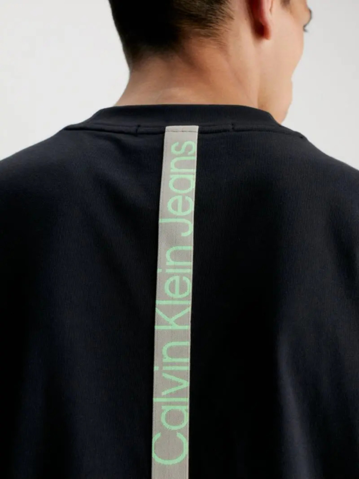 detail Calvin Klein pánské černé tričko
