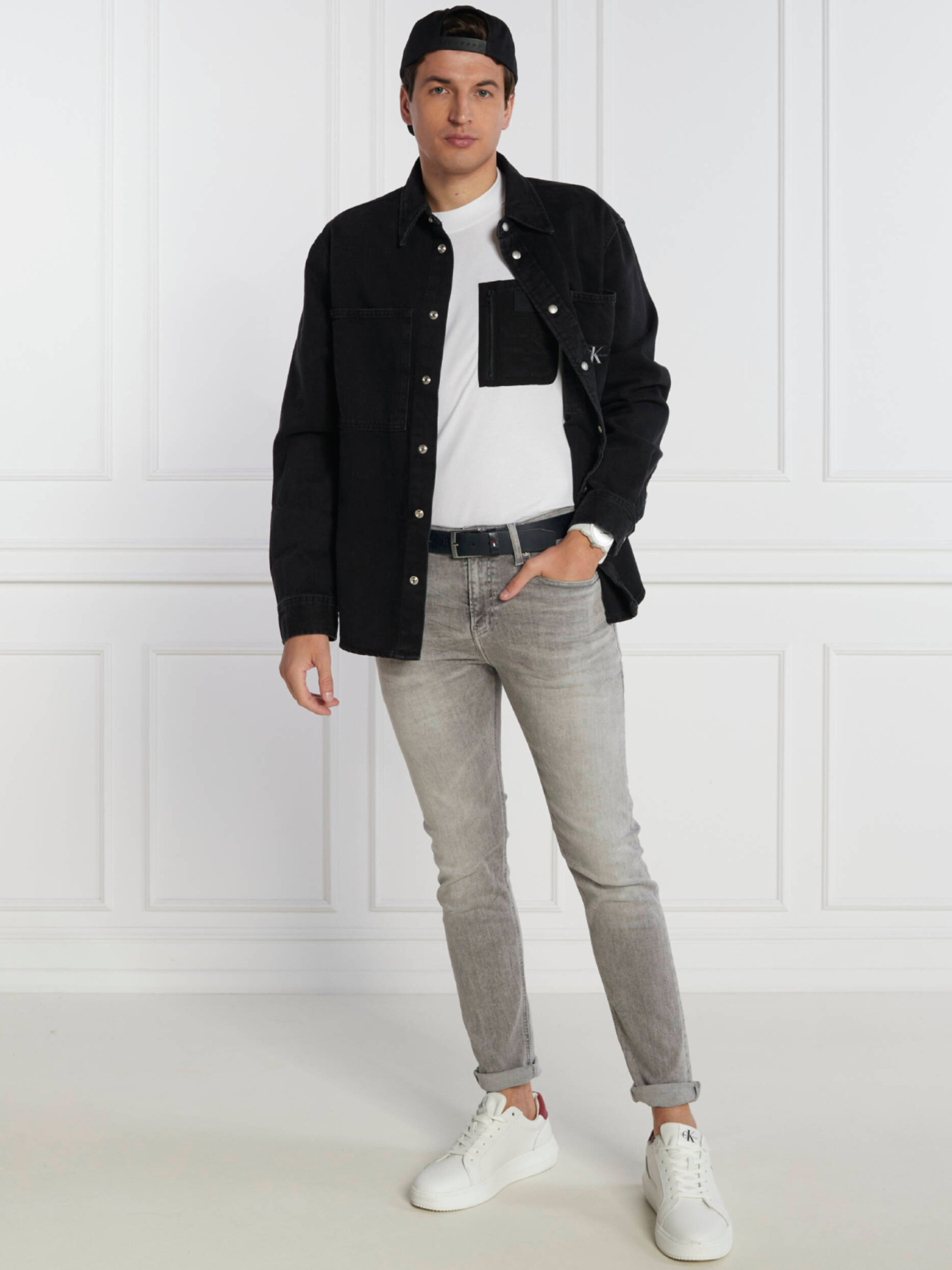 detail Calvin Klein pánské bílé tričko