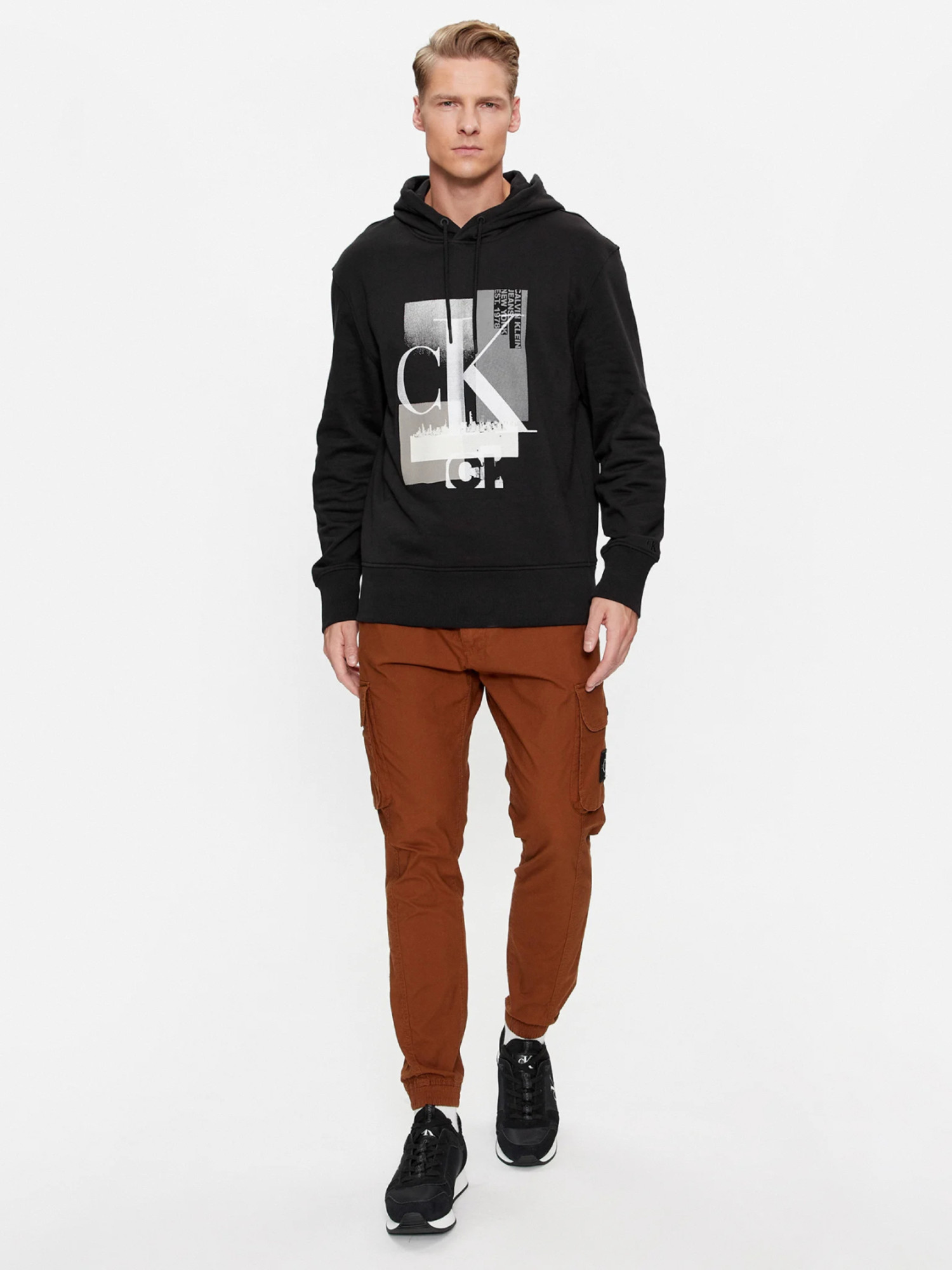 detail Calvin Klein pánská černá mikina