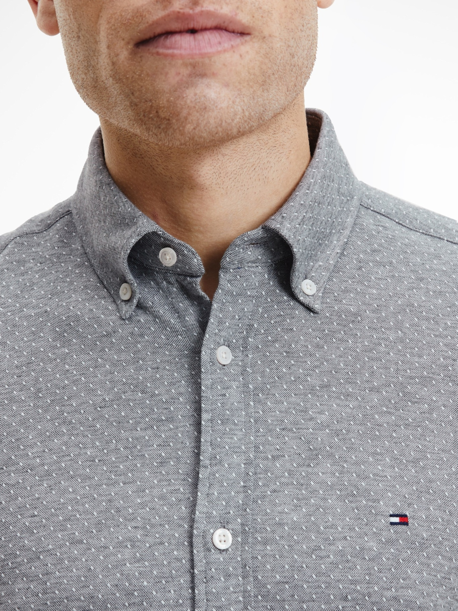 detail Tommy Hilfiger pánská šedá košile Dobby