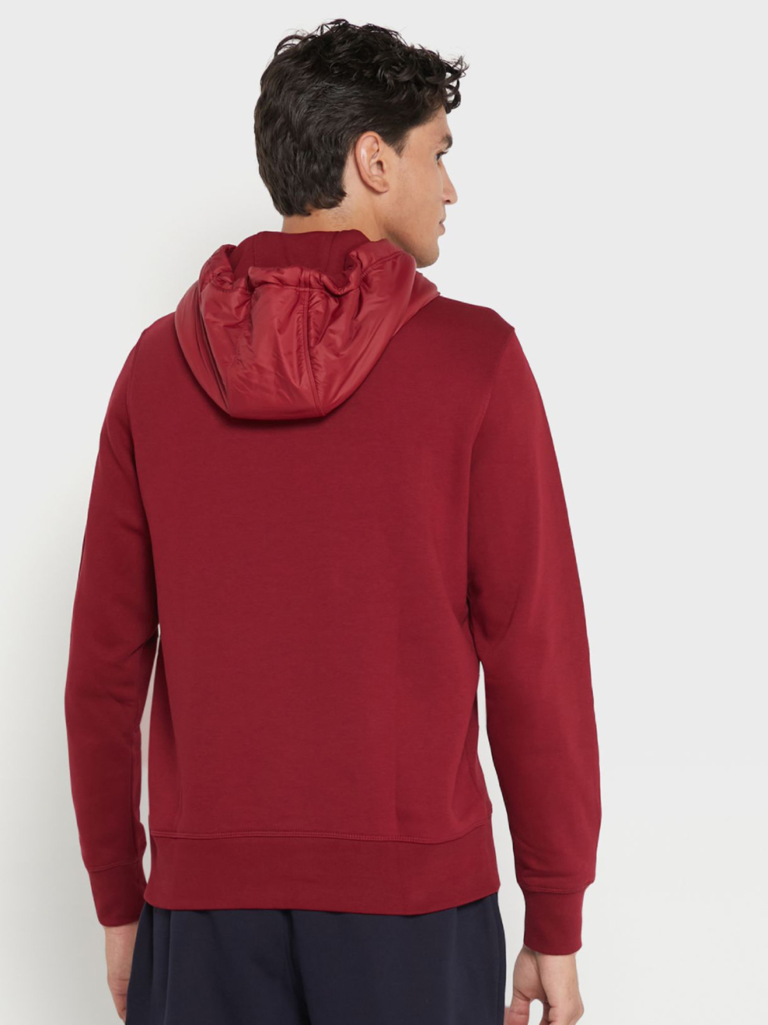 detail Tommy Hilfiger pánská vínová mikina