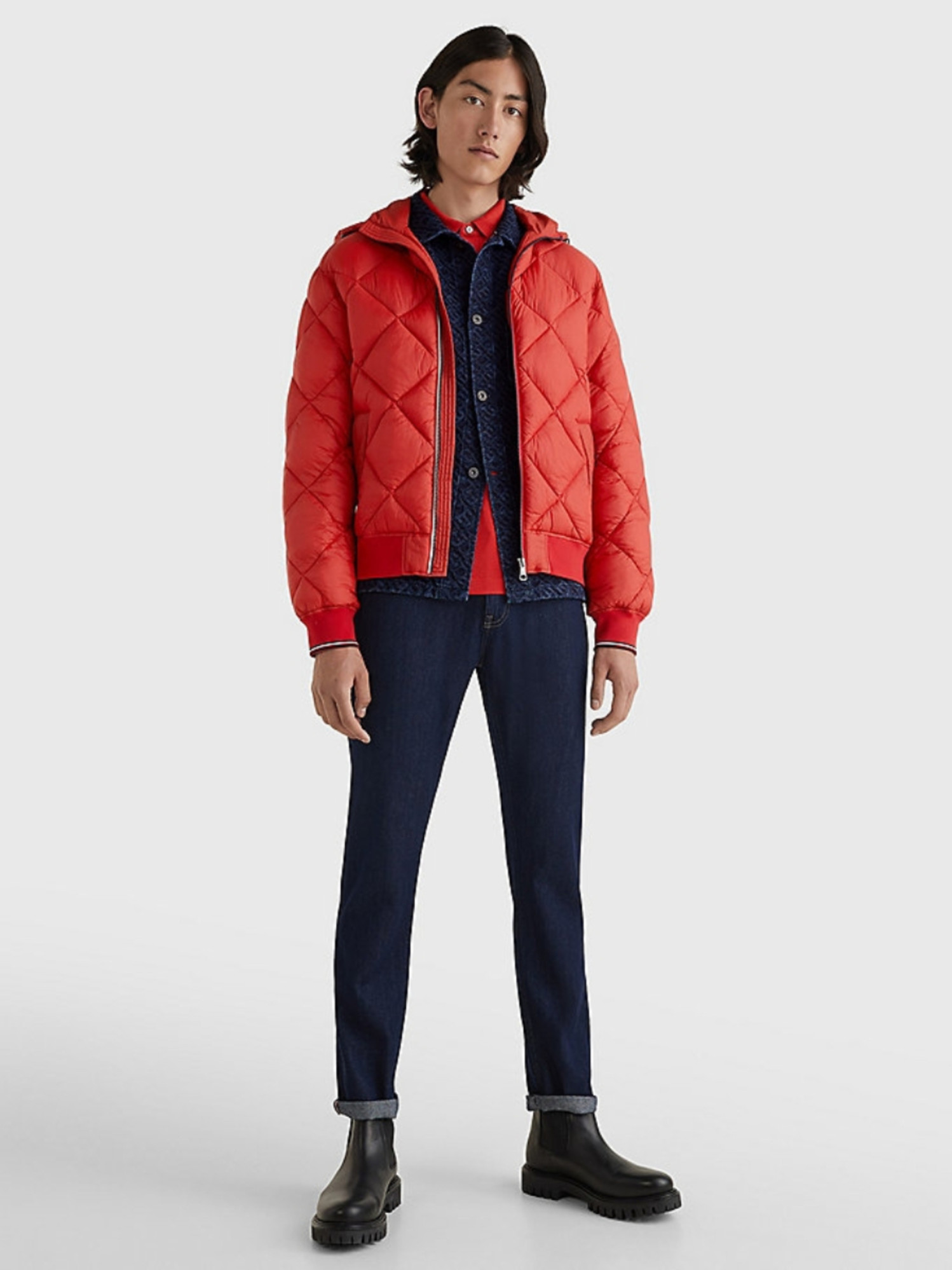 detail Tommy Hilfiger pánská červená bunda