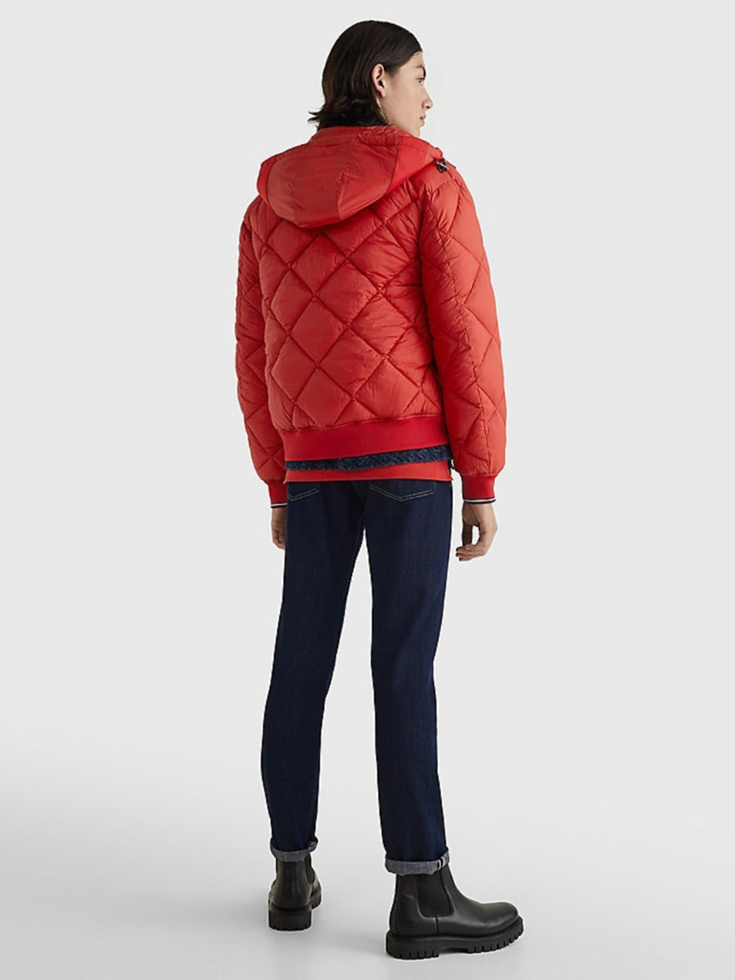 detail Tommy Hilfiger pánská červená bunda