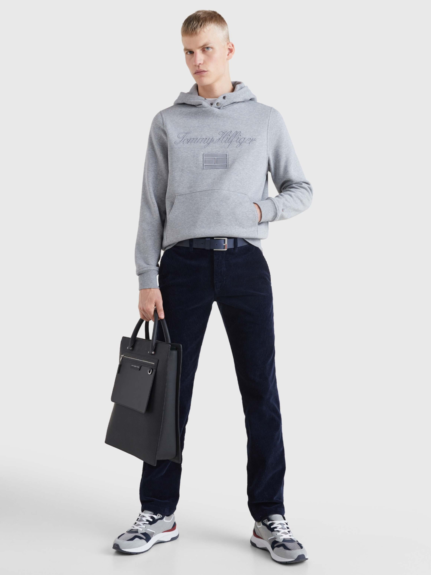 detail Tommy Hilfiger pánská šedá mikina
